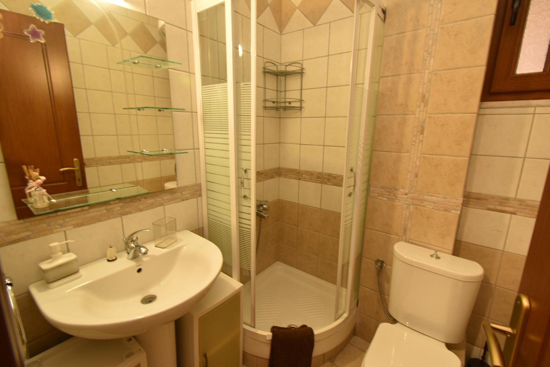 Sea Side Pine Maisonette, Siviri