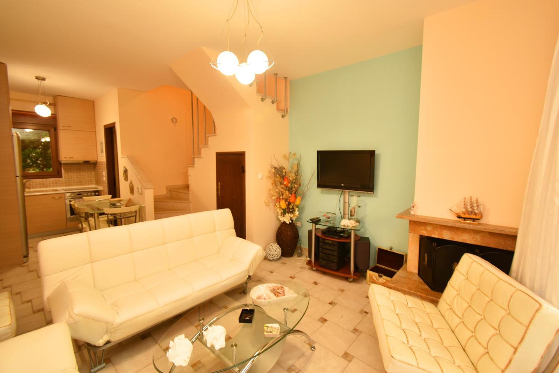 Sea Side Pine Maisonette, Siviri