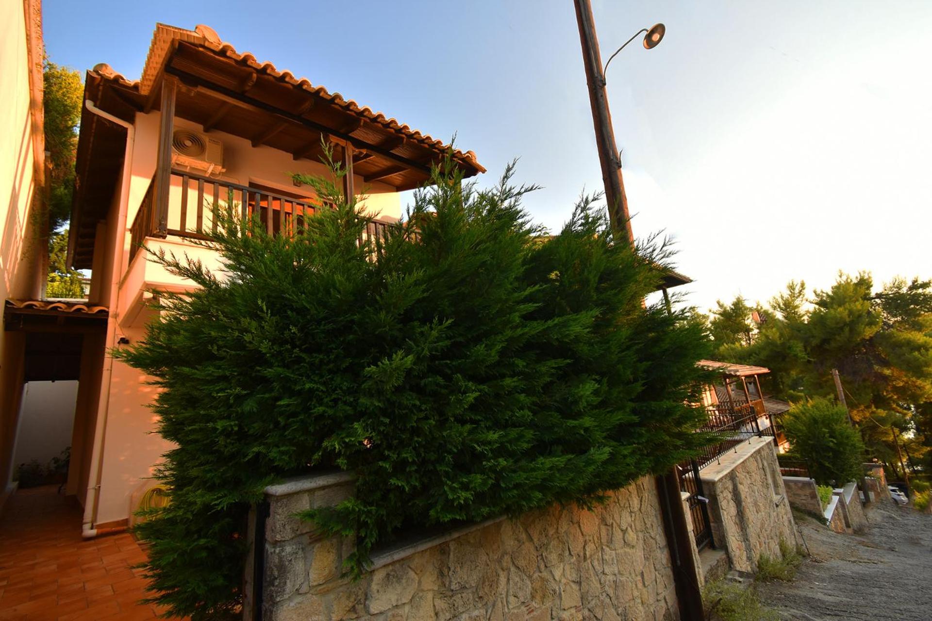 Sea Side Pine Maisonette, Siviri