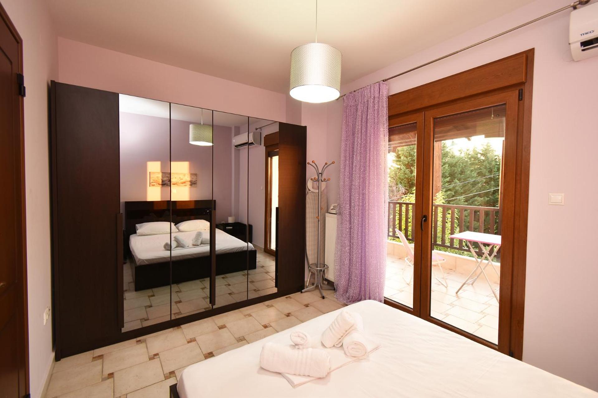 Sea Side Pine Maisonette, Siviri