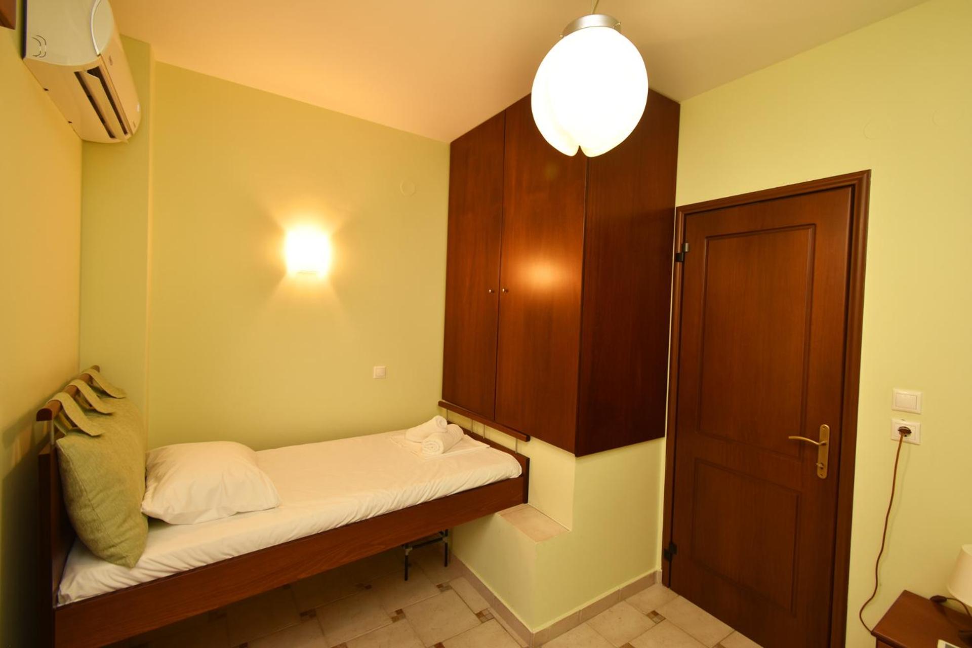 Sea Side Pine Maisonette, Siviri