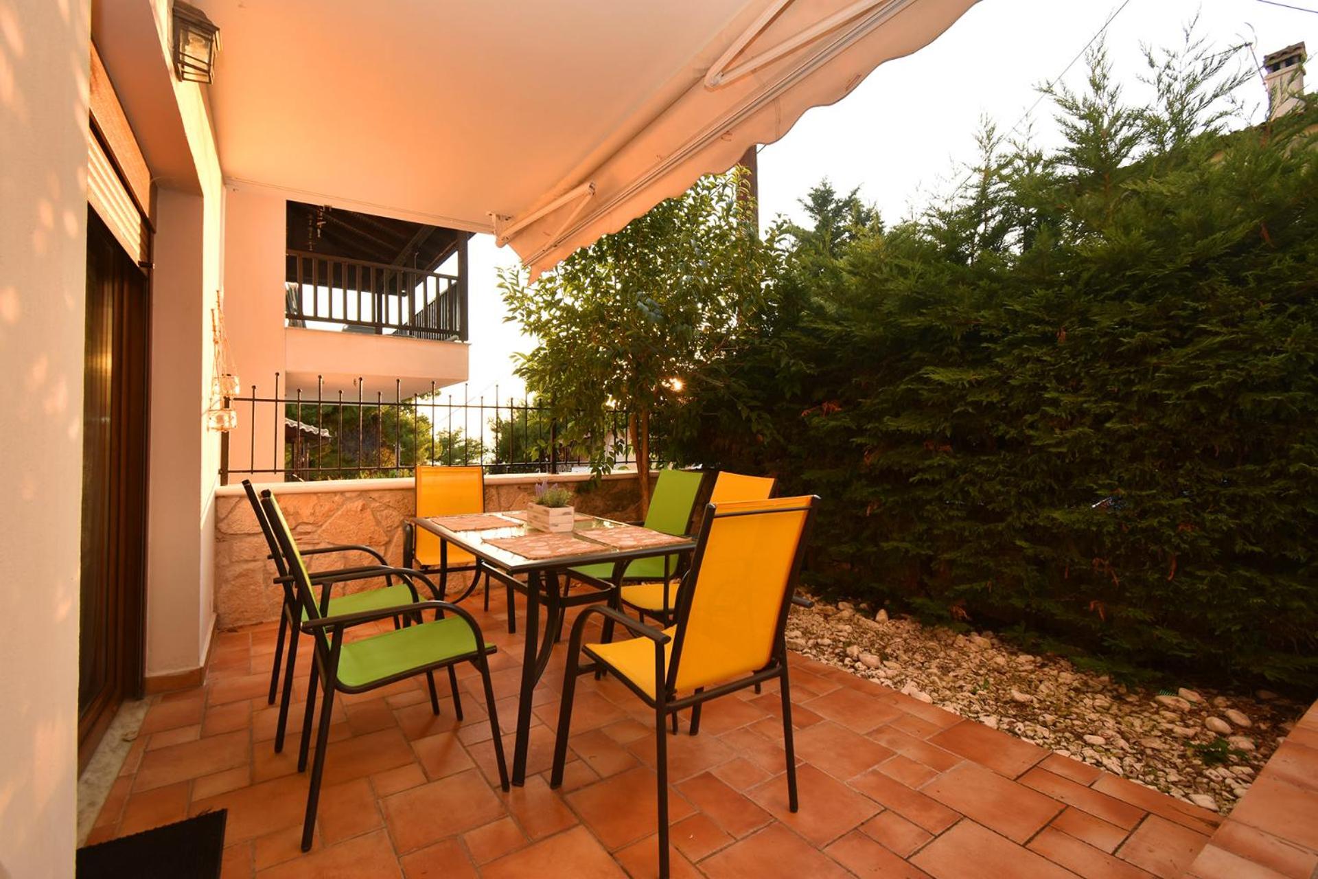 Sea Side Pine Maisonette, Siviri