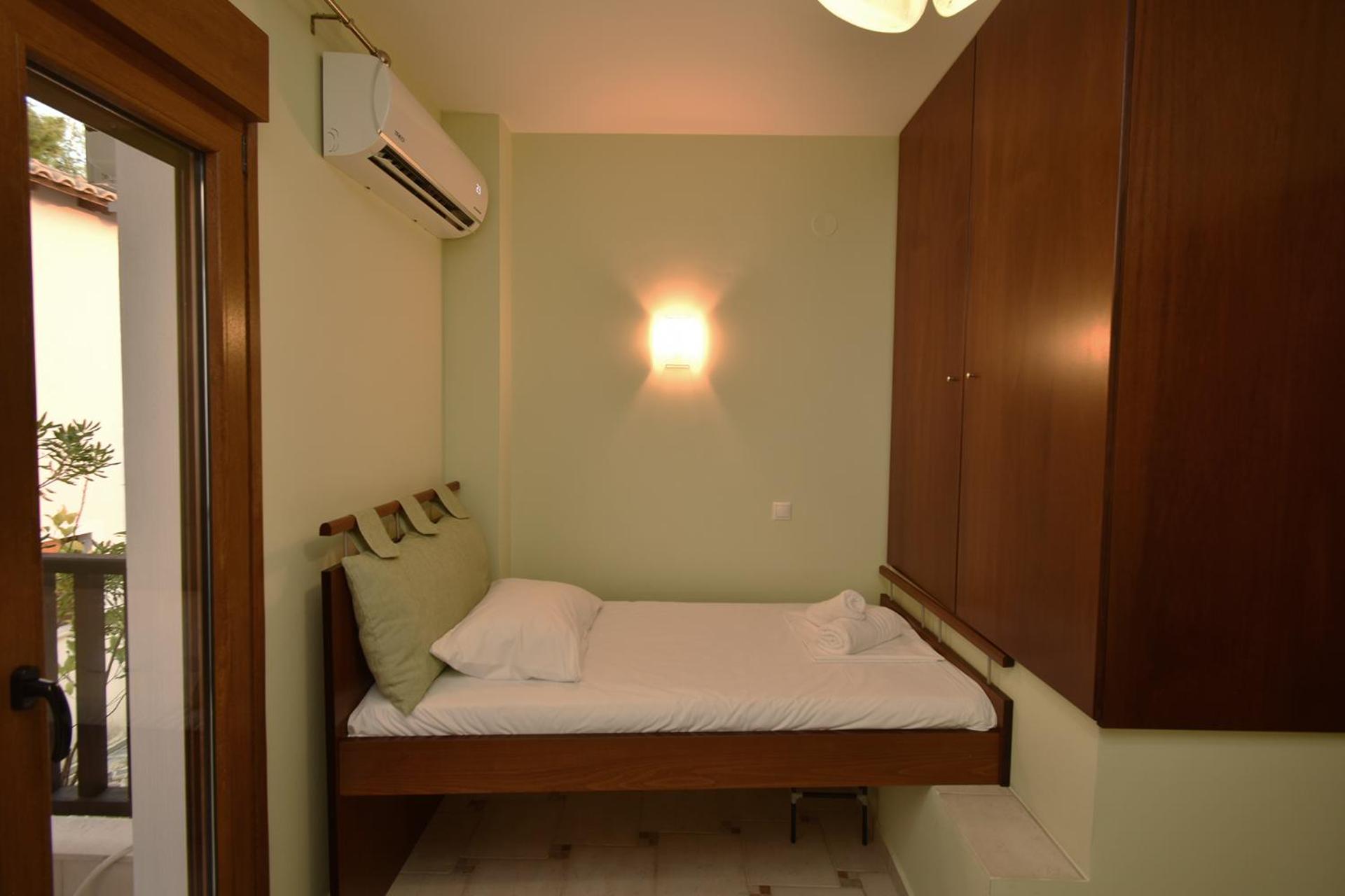 Sea Side Pine Maisonette, Siviri