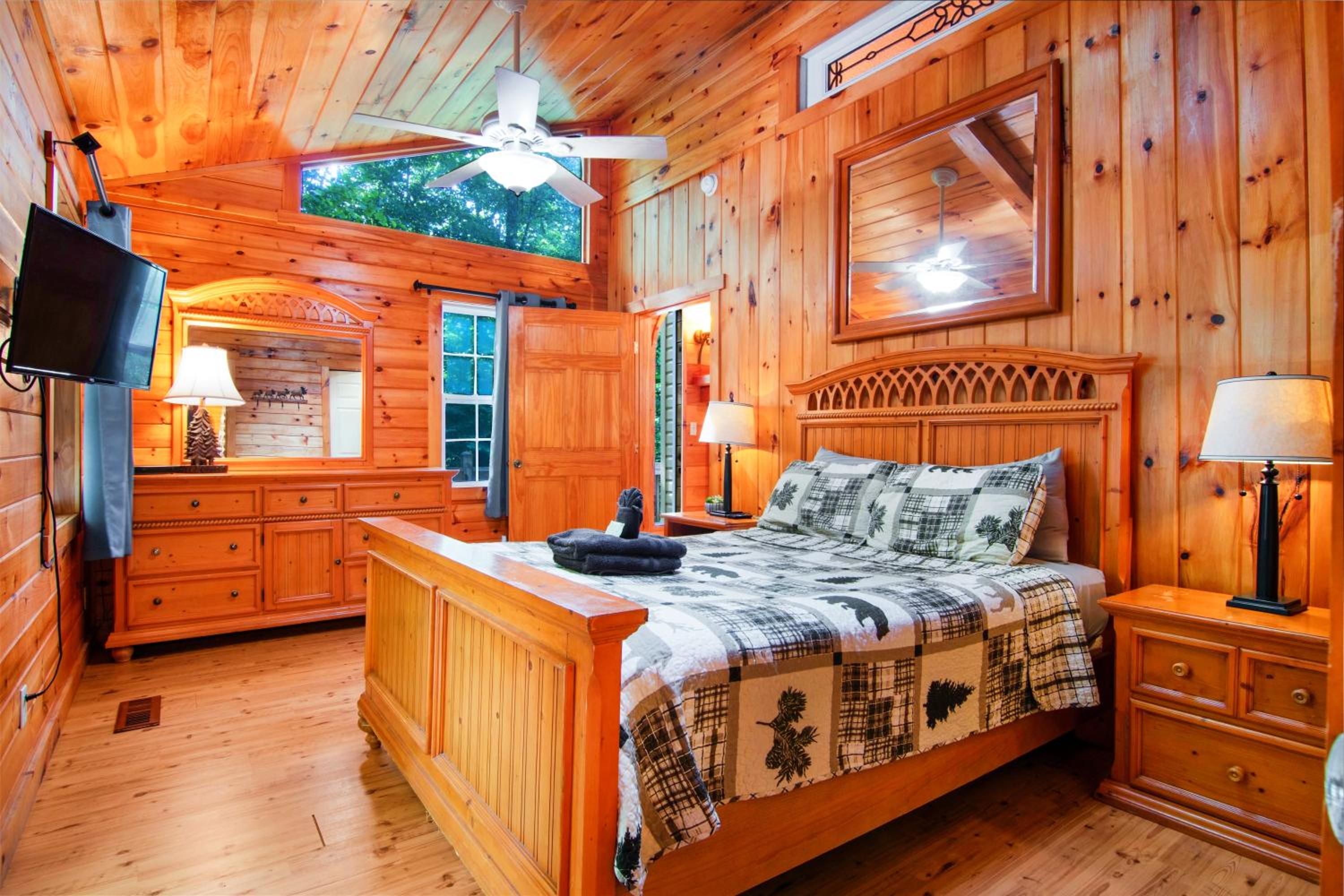 Cozy Cabin Retreat - Hot Tub, Fireplace & Fire Pit view 4