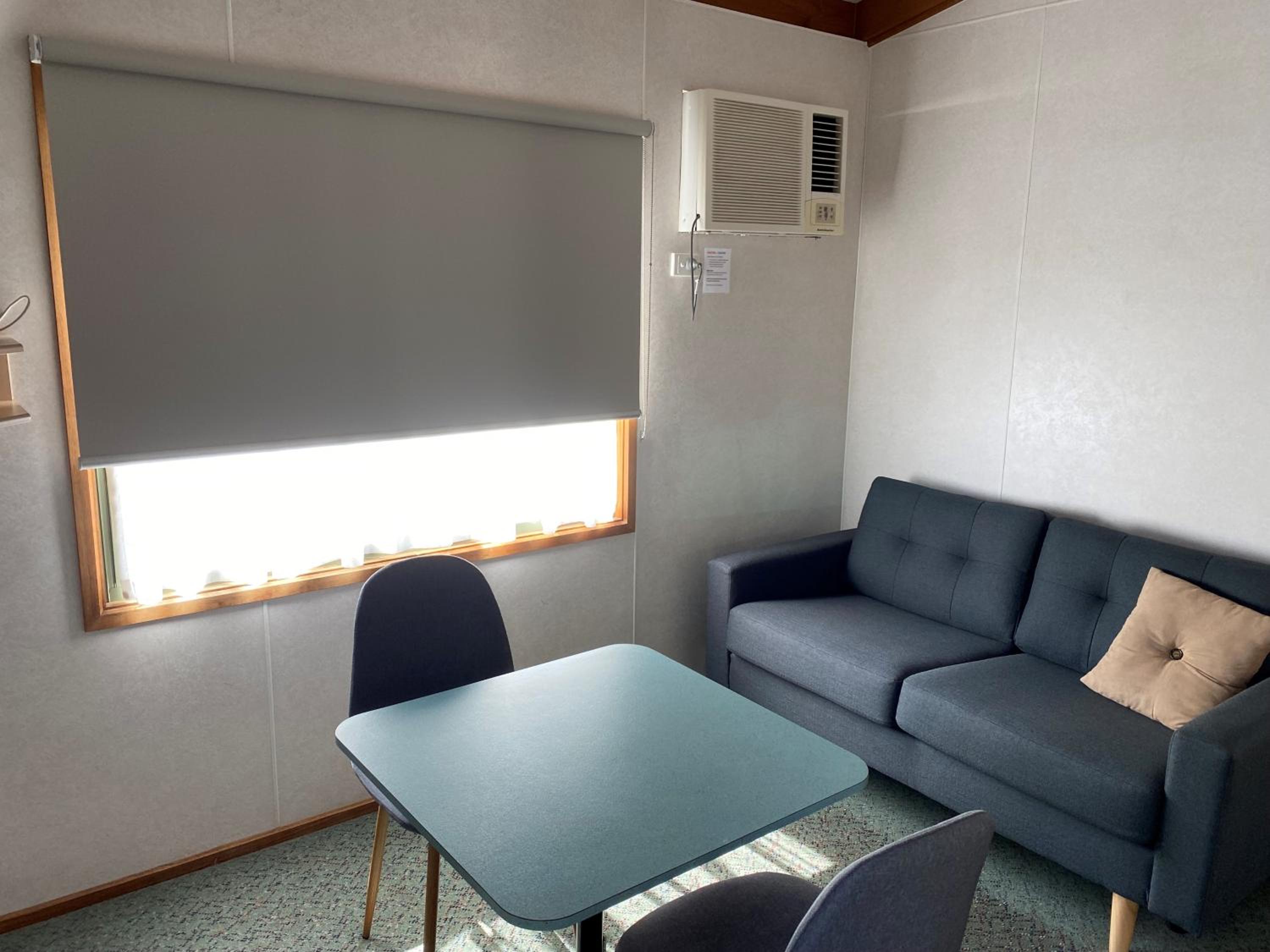 Golden Country Motel and Caravan Park