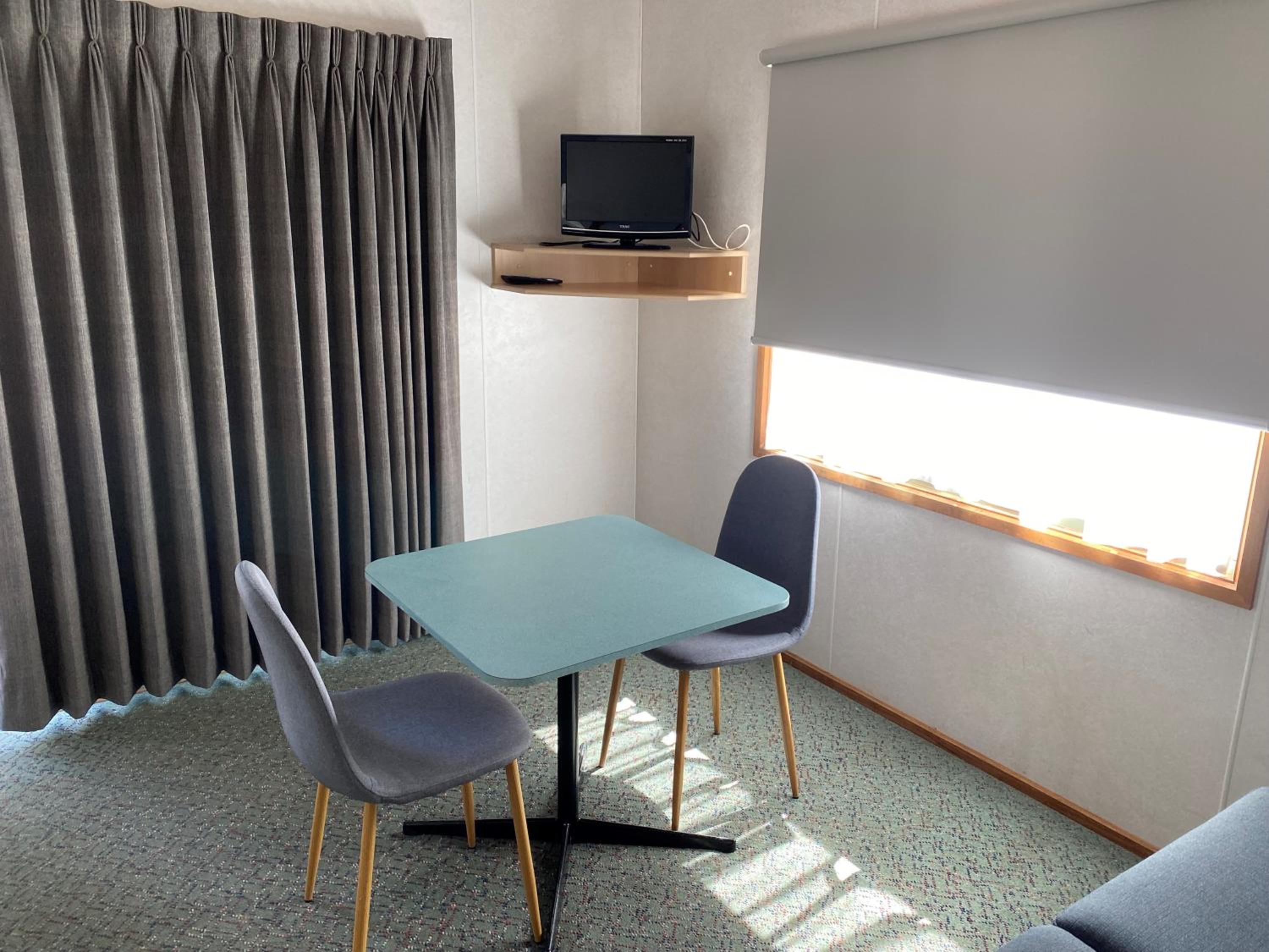Golden Country Motel and Caravan Park