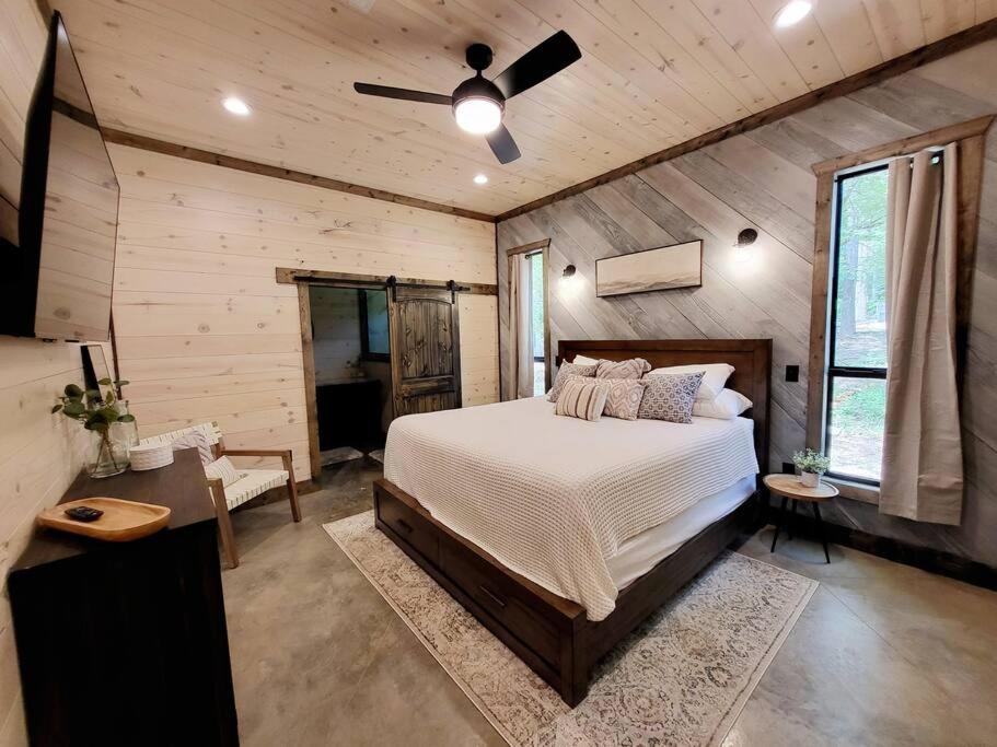 Luxury Cabin- Sleeps 12- Hot Tub - Dog Friendly view 2