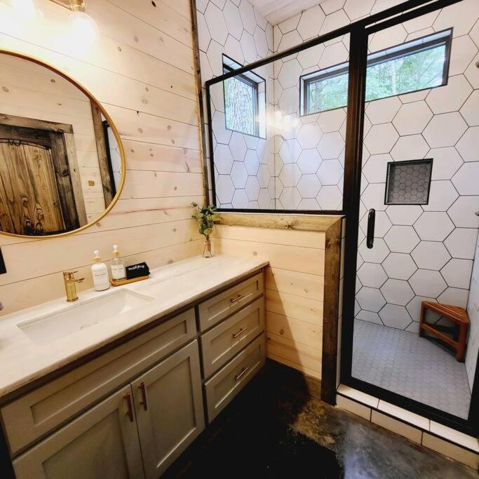 Luxury Cabin- Sleeps 12- Hot Tub - Dog Friendly view 3