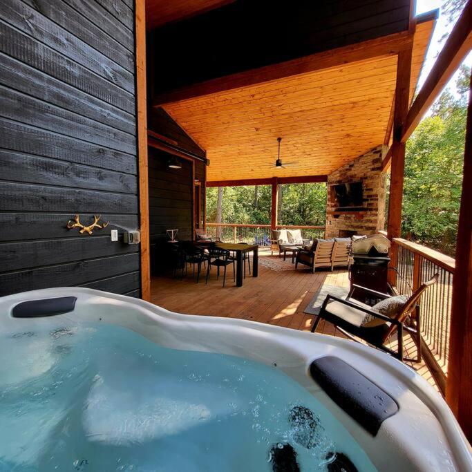Luxury Cabin- Sleeps 12- Hot Tub - Dog Friendly view 4