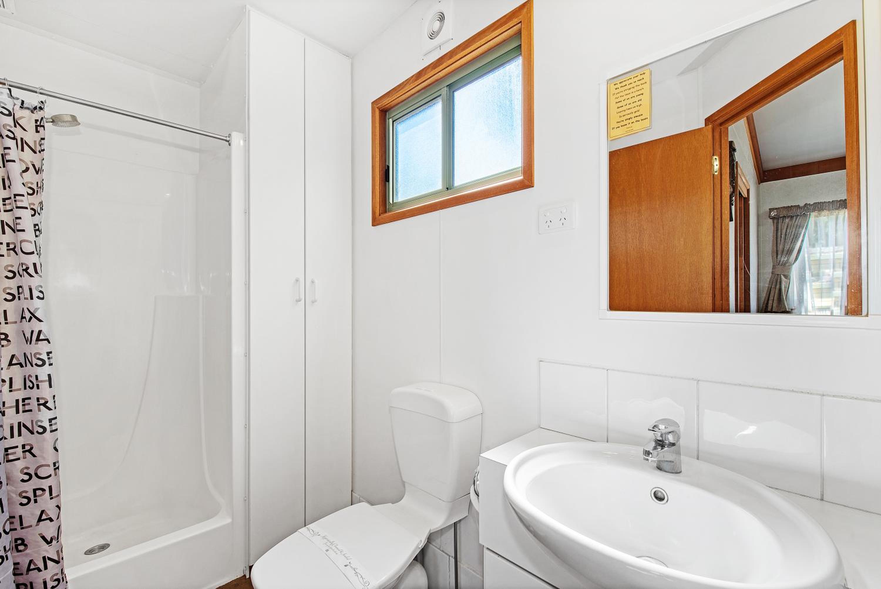 Golden Country Motel and Caravan Park