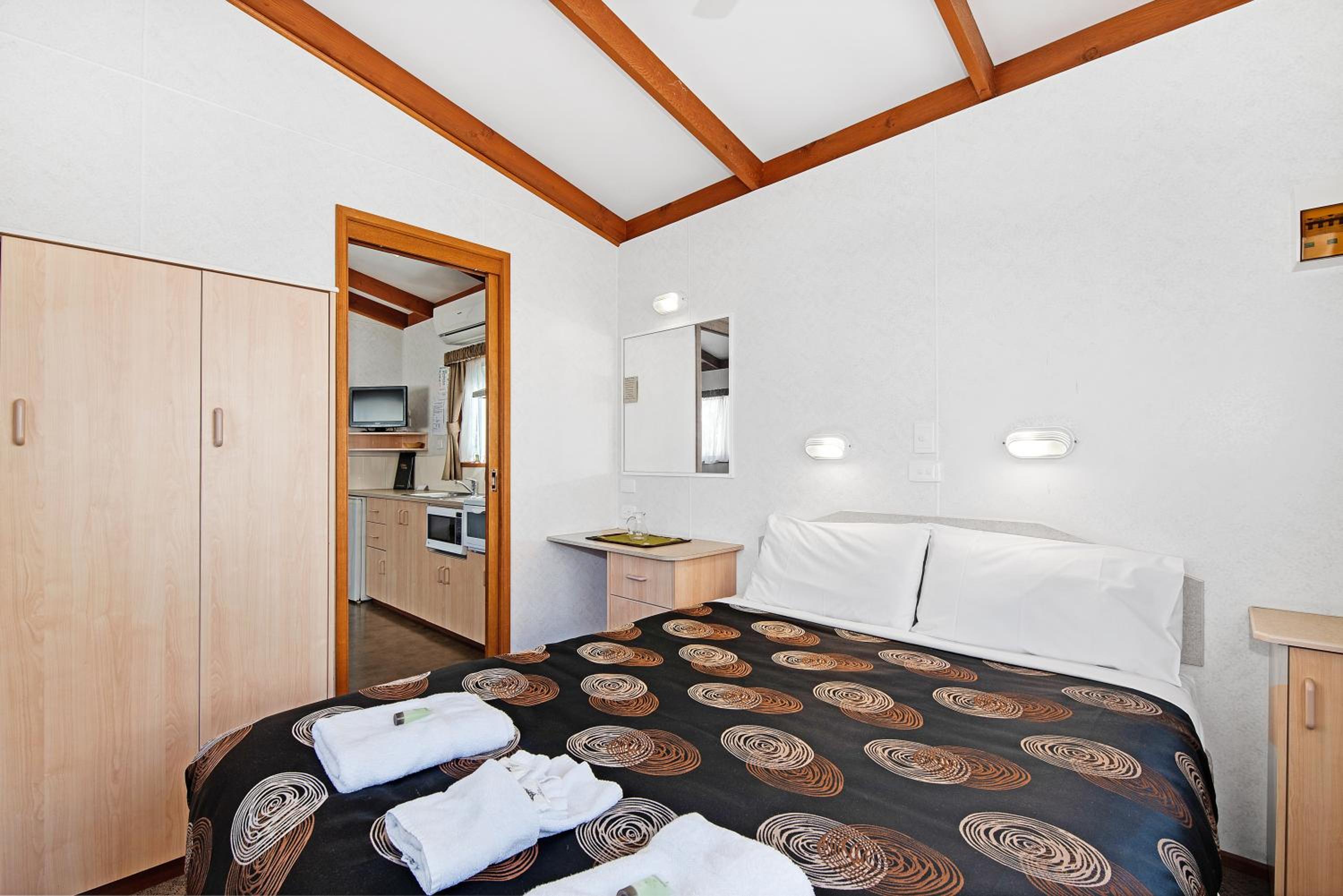 Golden Country Motel and Caravan Park