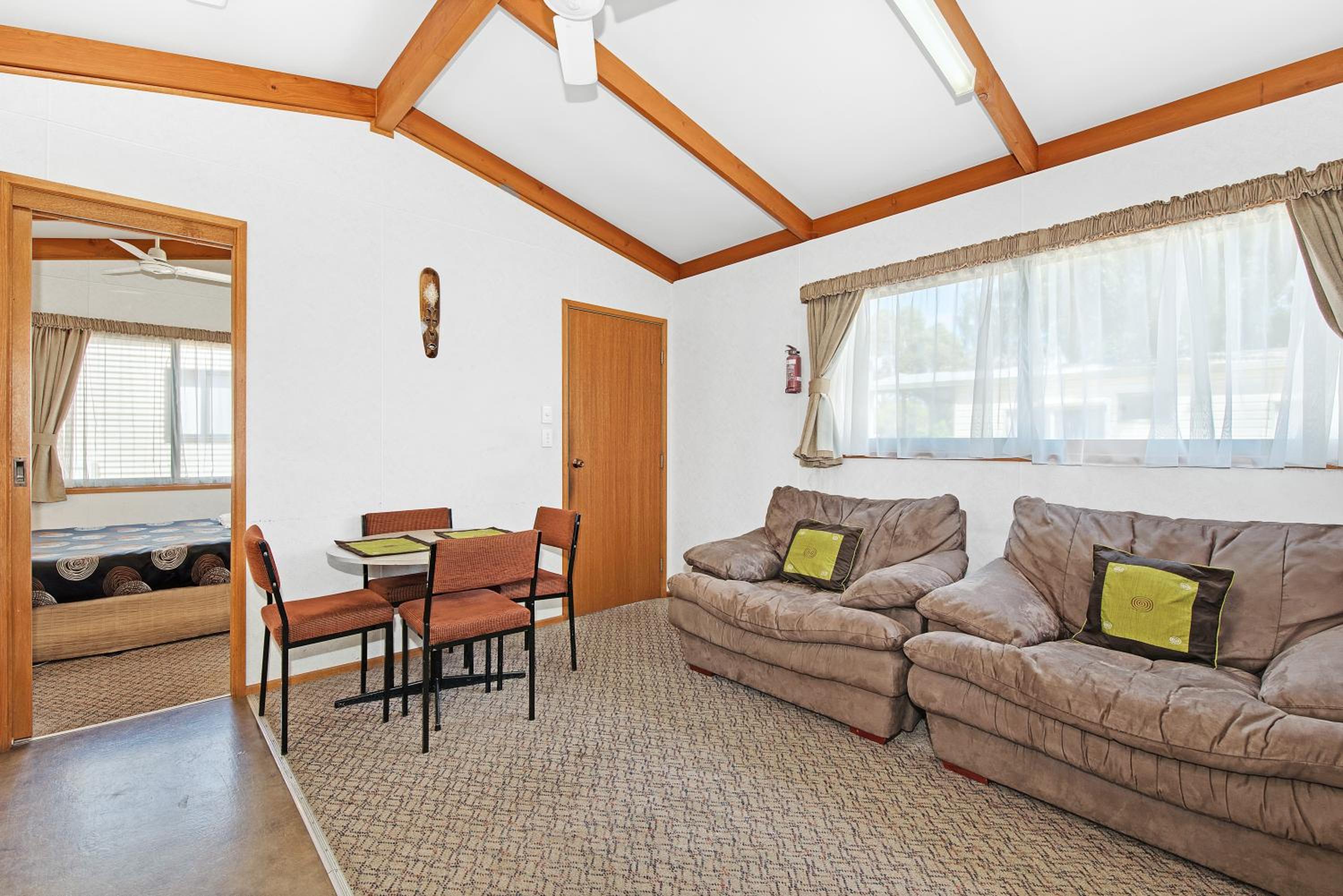 Golden Country Motel and Caravan Park