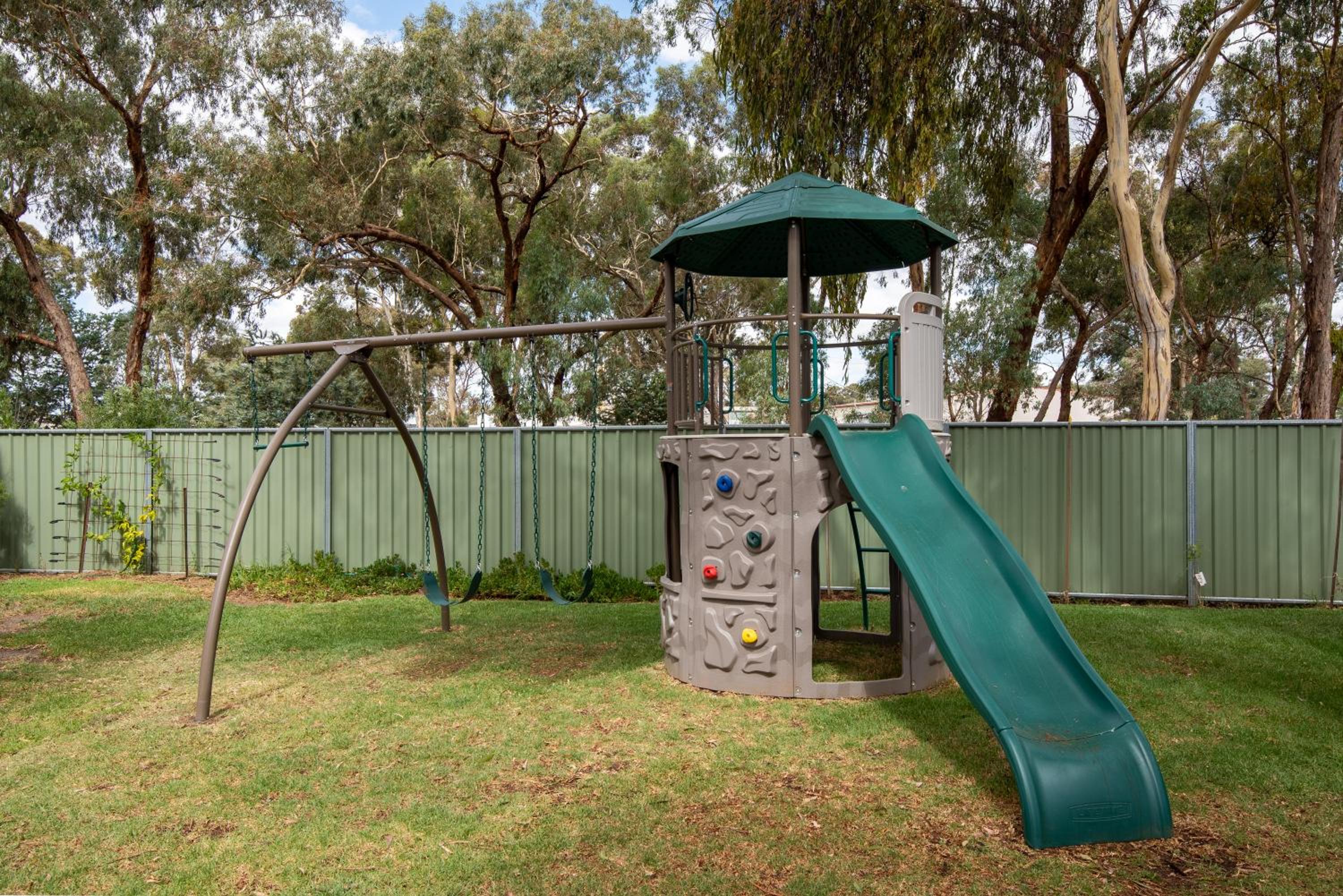 Golden Country Motel and Caravan Park