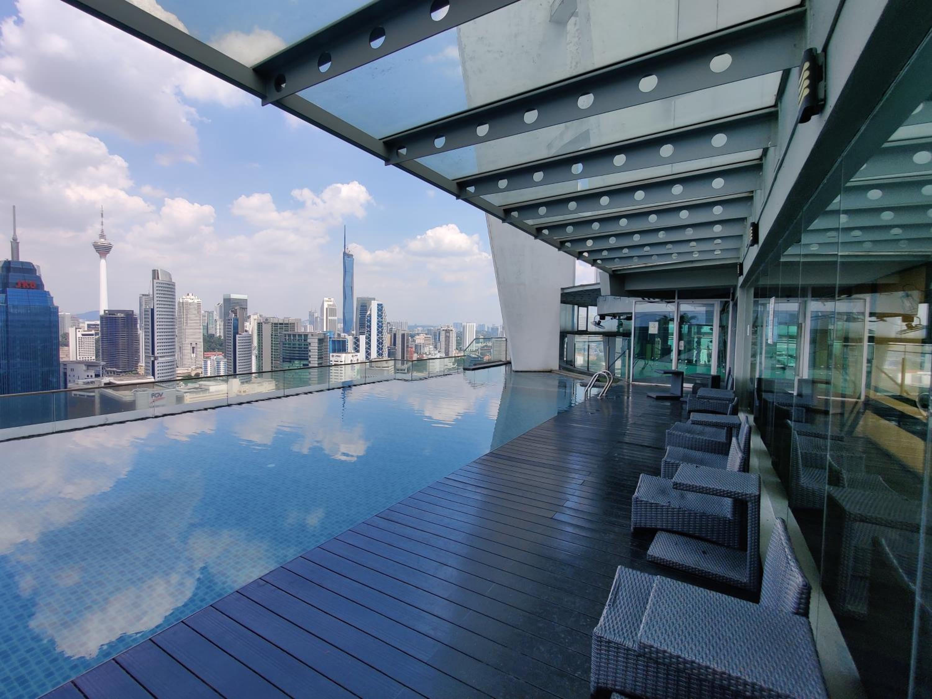 SkyBed Over The Sky Hostel @Regalia Suites & Residences KL