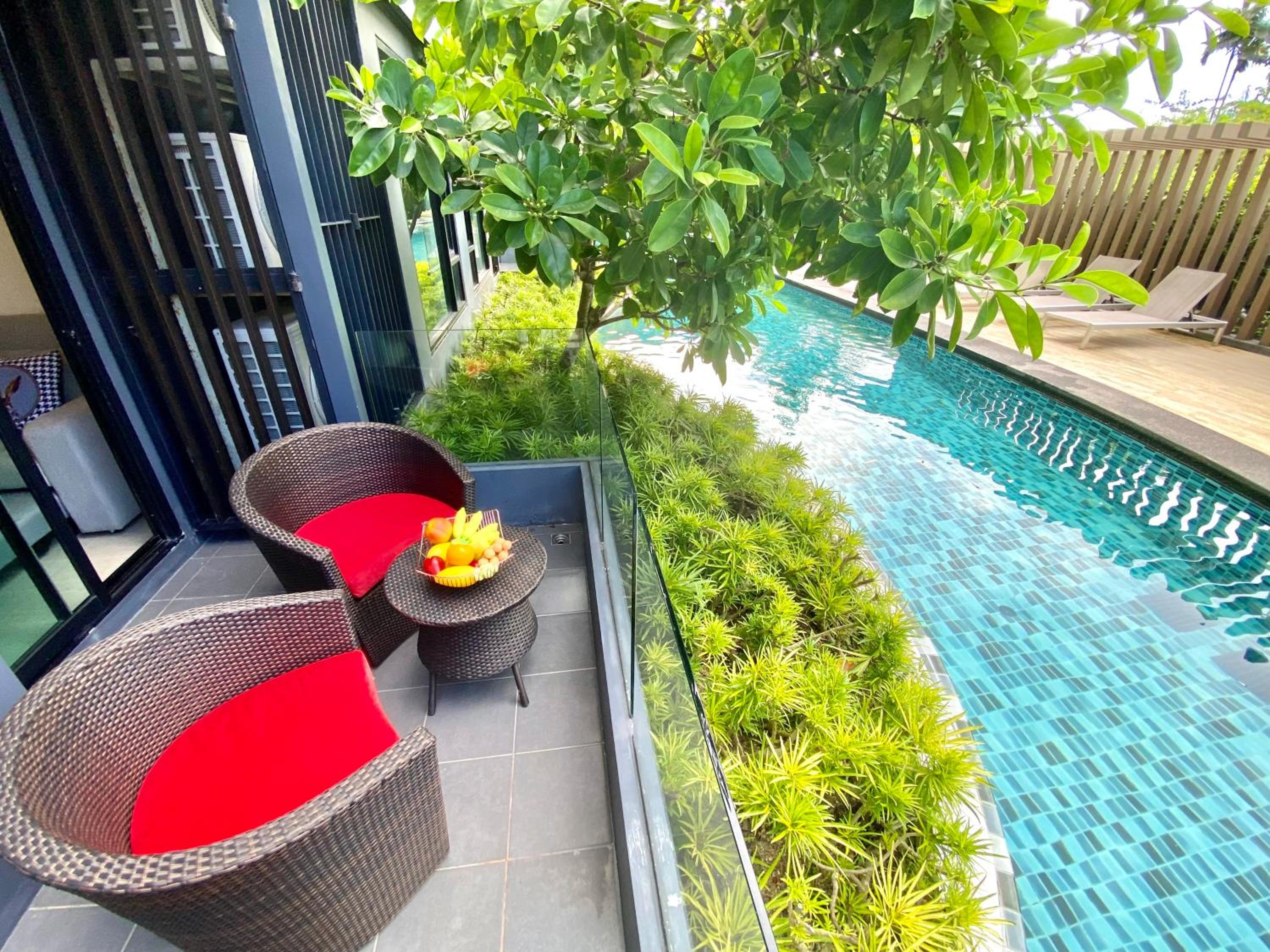 The aristo-access pool room Surin beach view 4