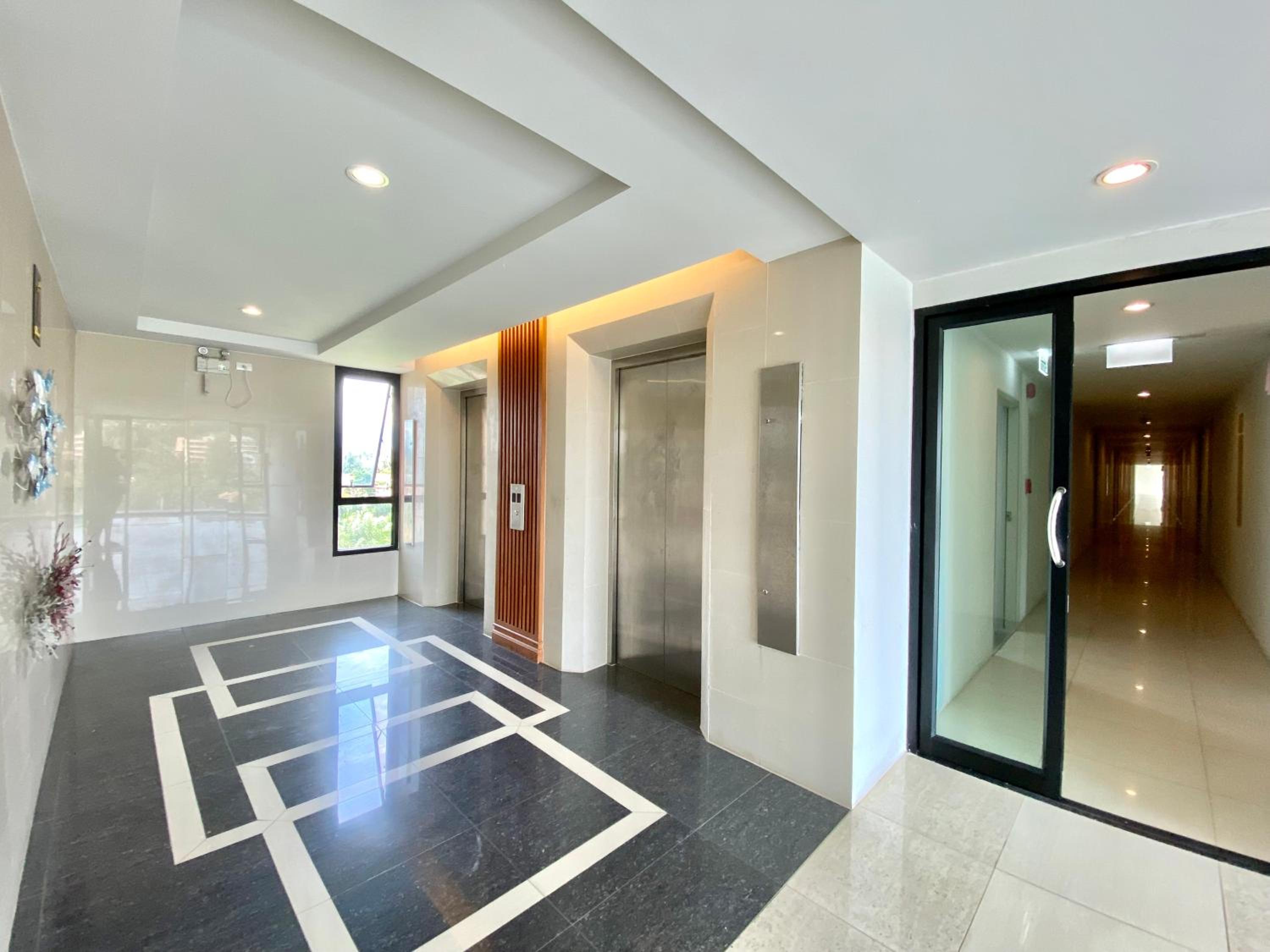 The aristo-access pool room Surin beach view 5