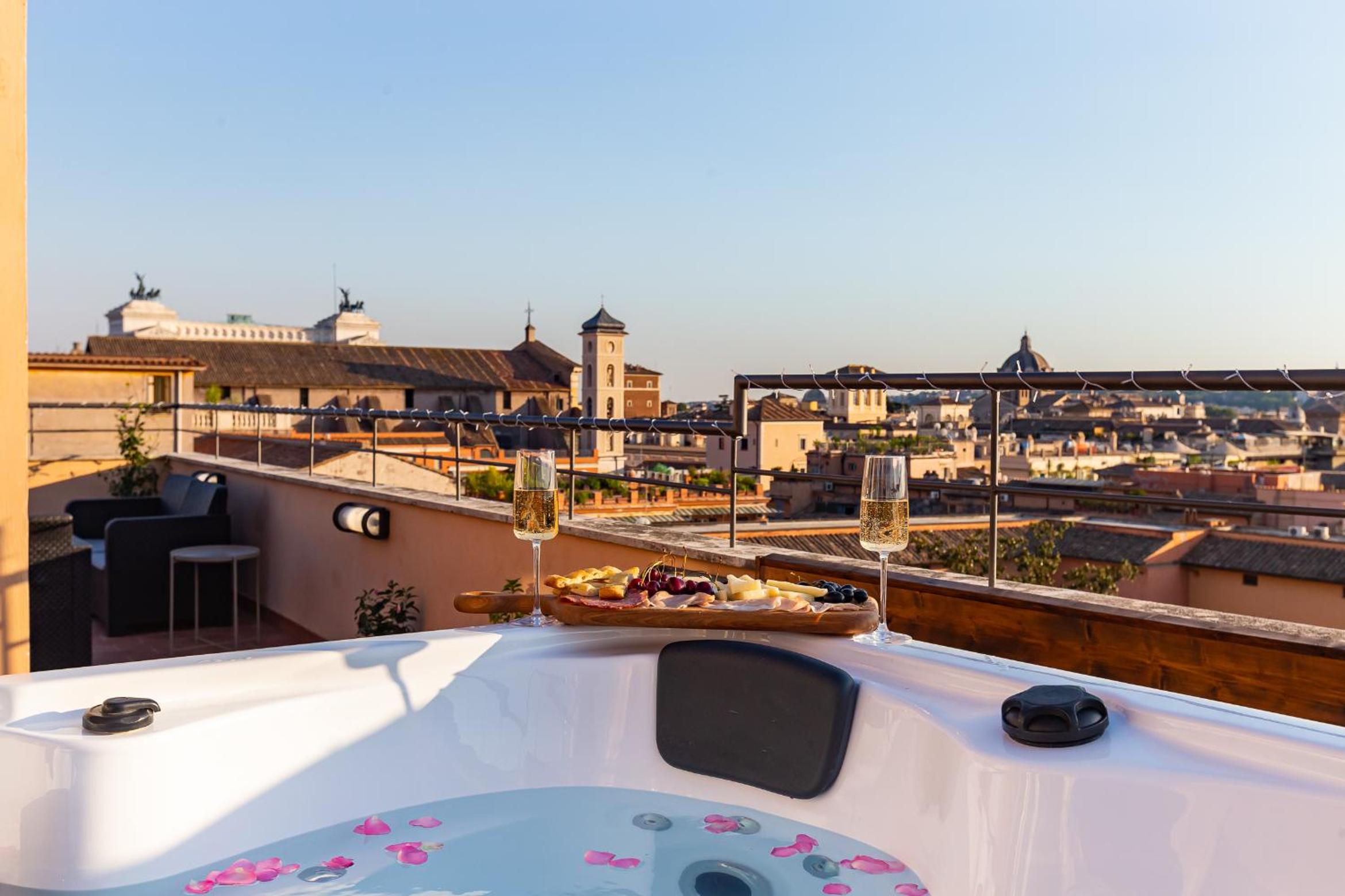 VIVILO ROMA TREVI - LUXURY EXPERIENCE - PRIVATE JACUZZI on TERRACE - INSANE VIEW
