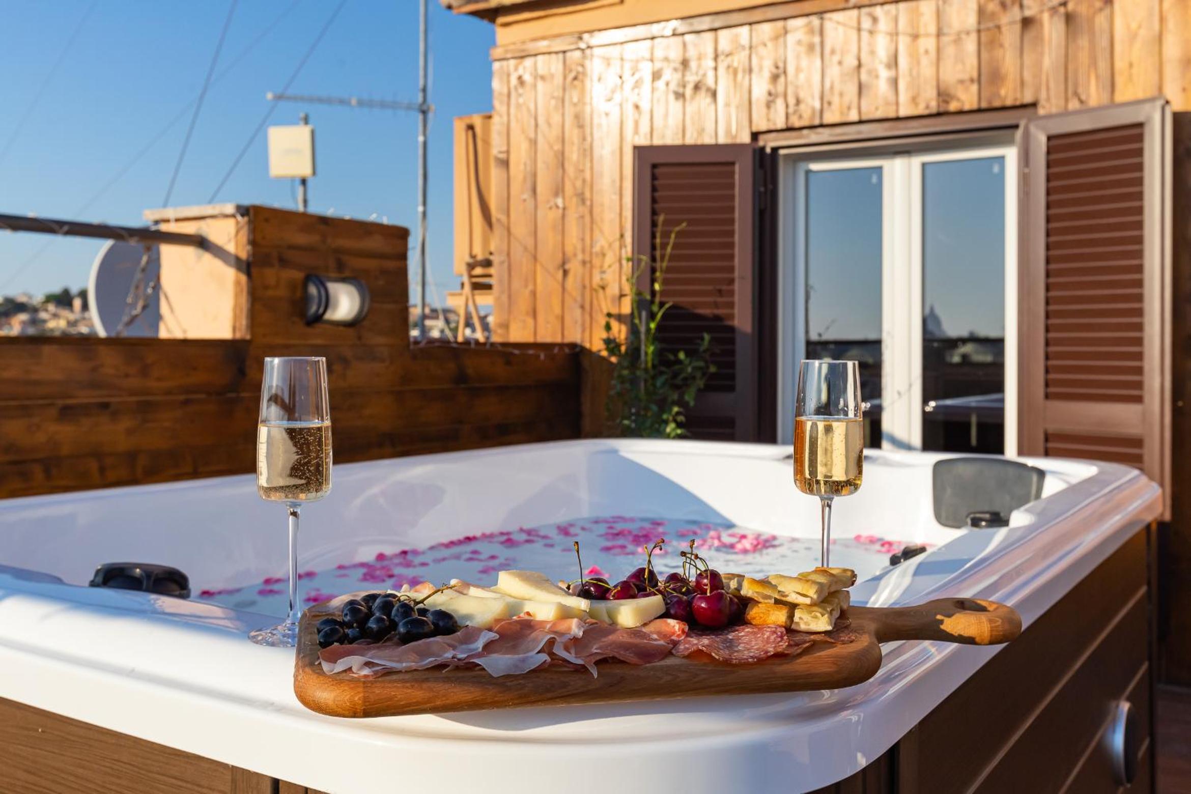 VIVILO ROMA TREVI - LUXURY EXPERIENCE - PRIVATE JACUZZI on TERRACE - INSANE VIEW