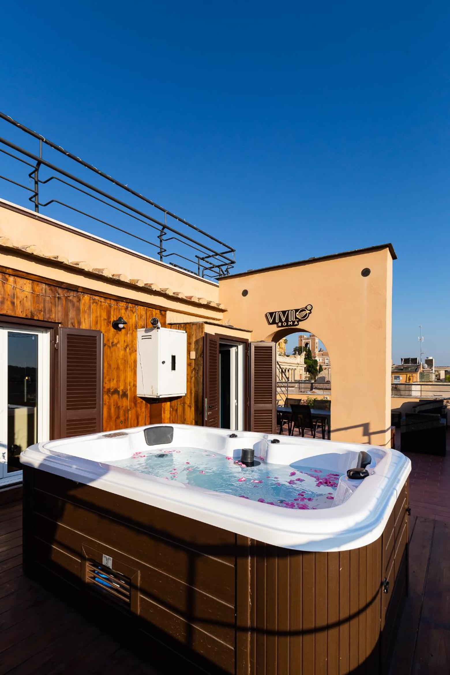 VIVILO ROMA TREVI - LUXURY EXPERIENCE - PRIVATE JACUZZI on TERRACE - INSANE VIEW