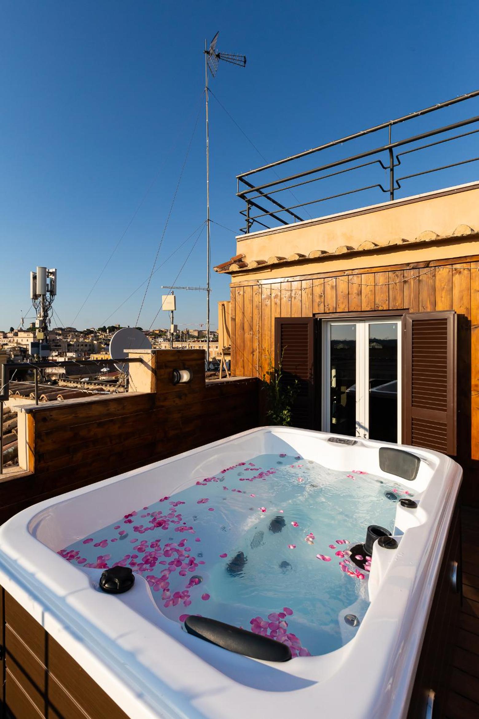 VIVILO ROMA TREVI - LUXURY EXPERIENCE - PRIVATE JACUZZI on TERRACE - INSANE VIEW