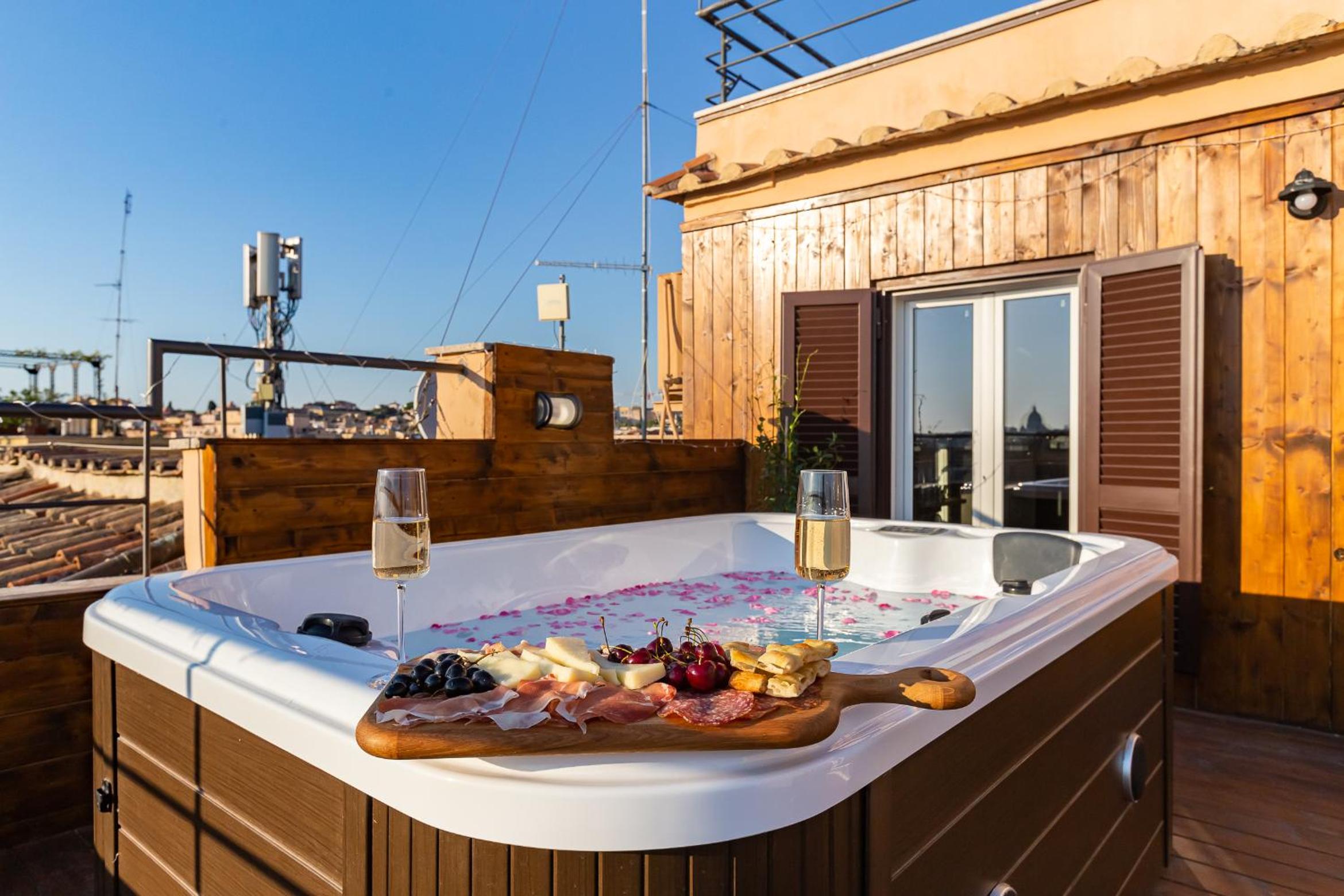 VIVILO ROMA TREVI - LUXURY EXPERIENCE - PRIVATE JACUZZI on TERRACE - INSANE VIEW