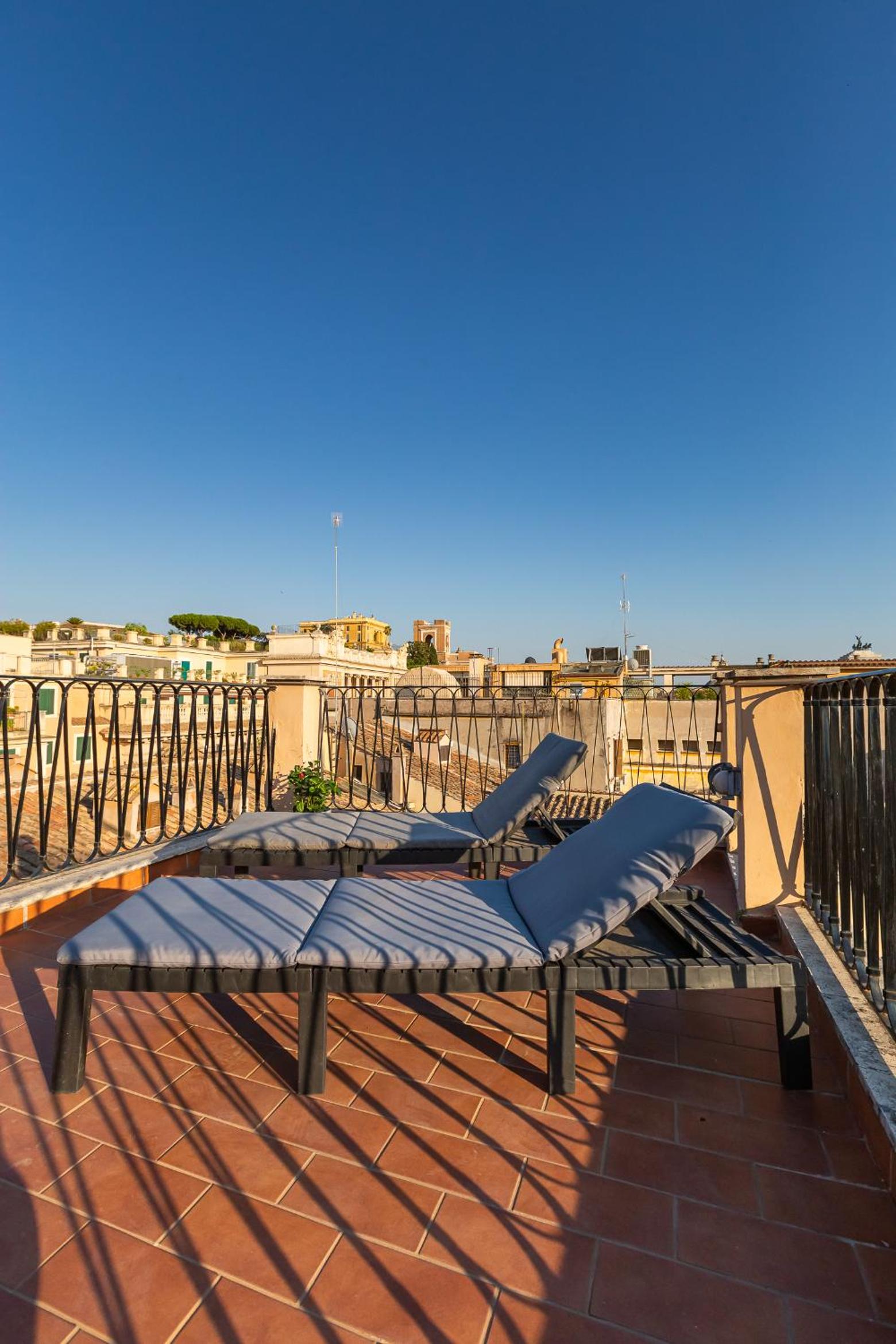 VIVILO ROMA TREVI - LUXURY EXPERIENCE - PRIVATE JACUZZI on TERRACE - INSANE VIEW