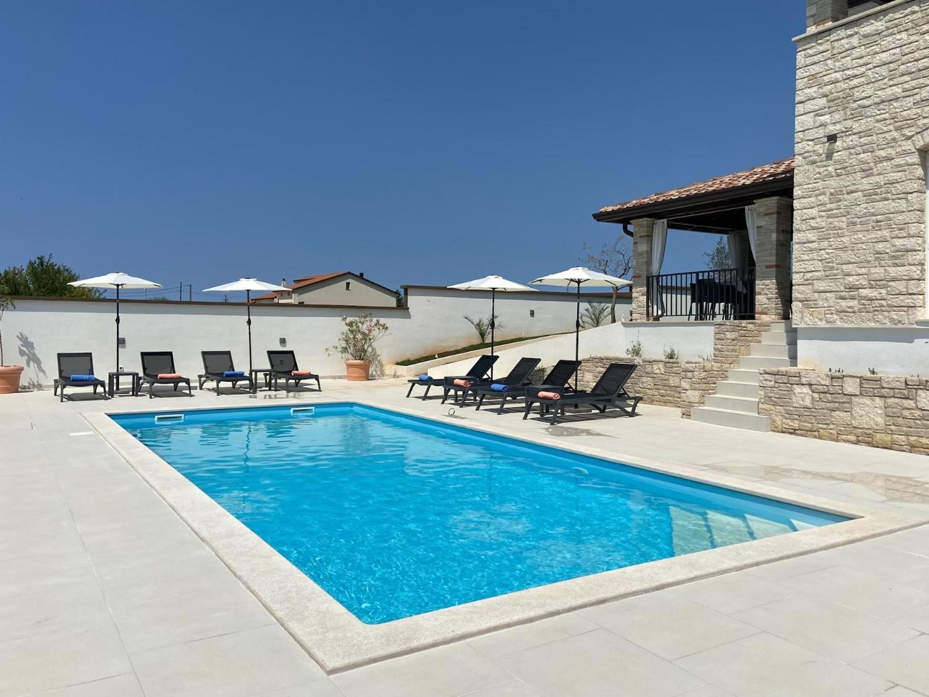 Villa Victoria Istra Heated Pool Fenced Garden