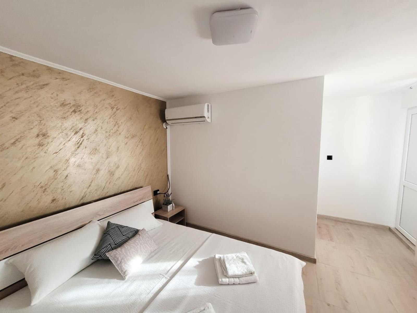 Cabana Vărad Coronini view 4