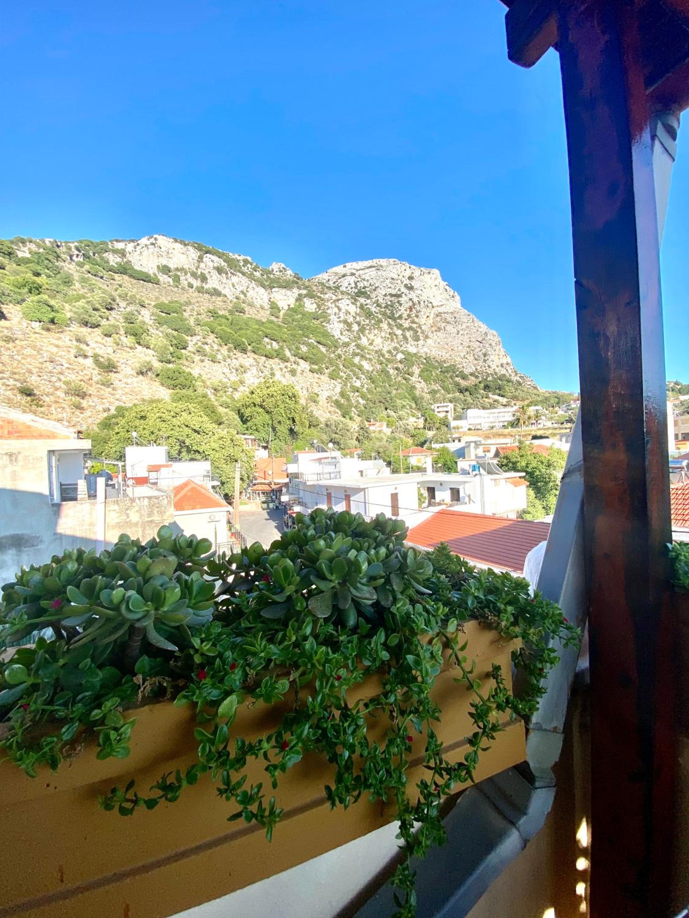 Costas Inn