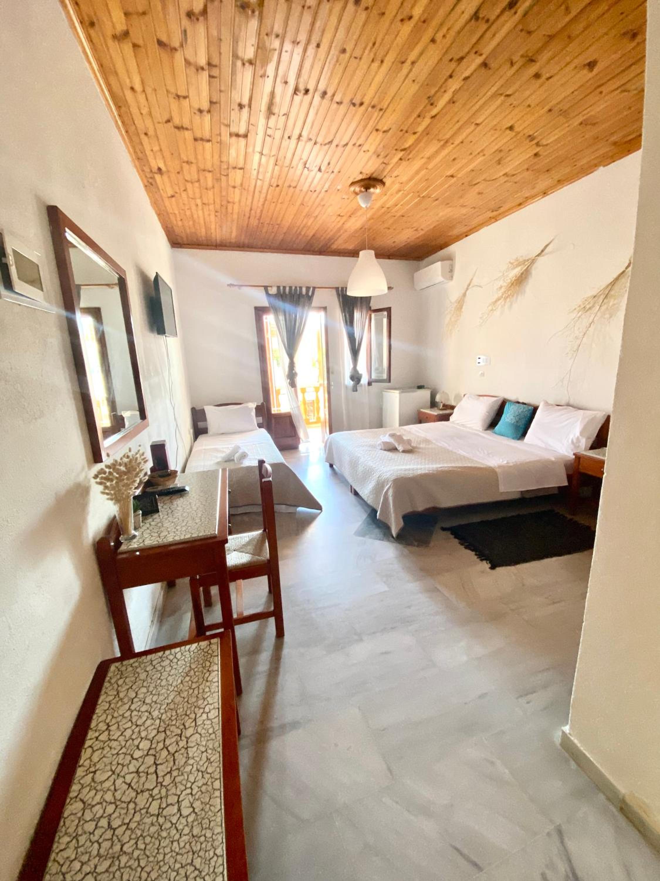 Costas Inn