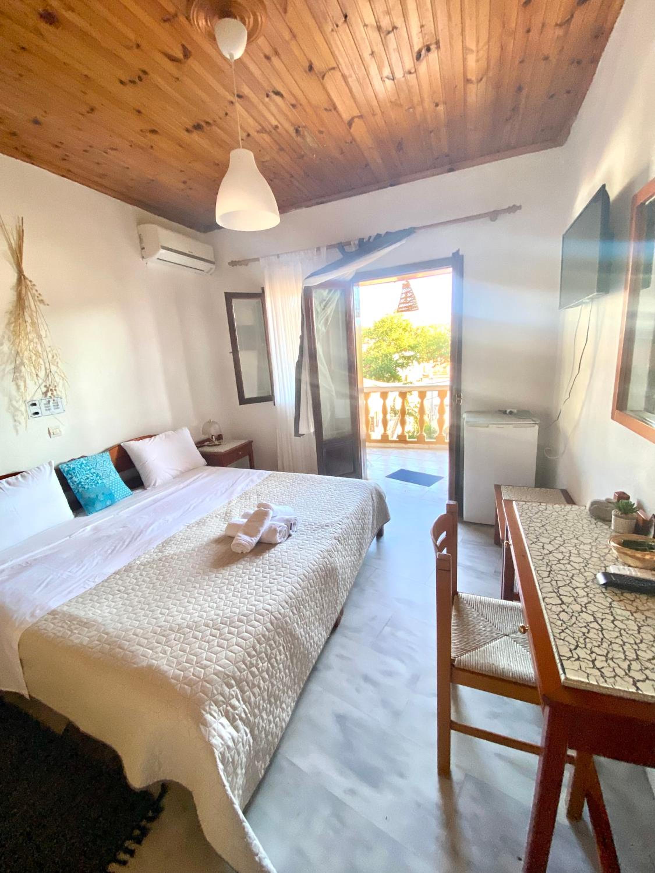 Costas Inn