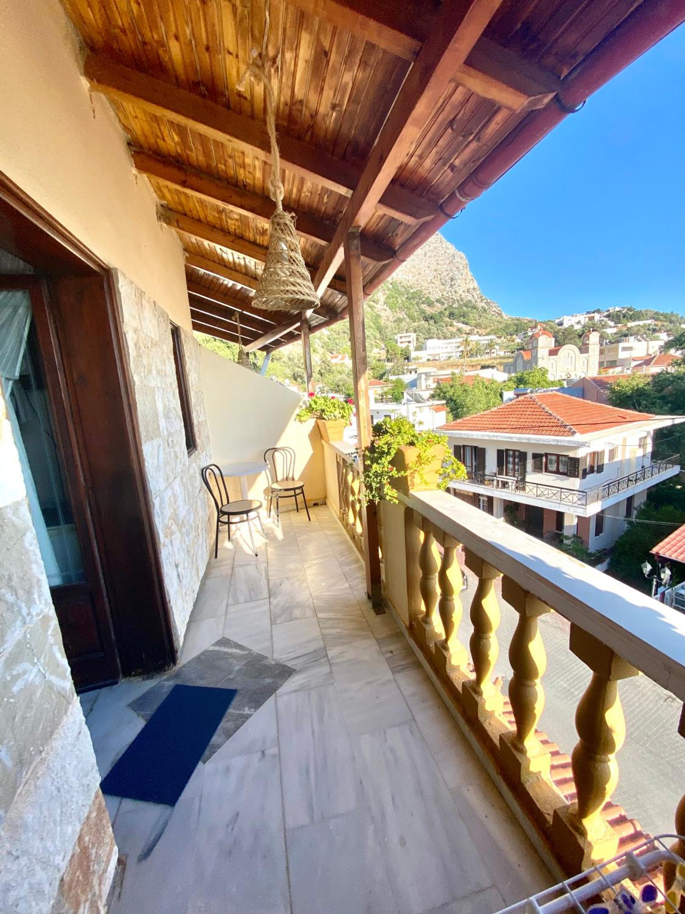 Costas Inn