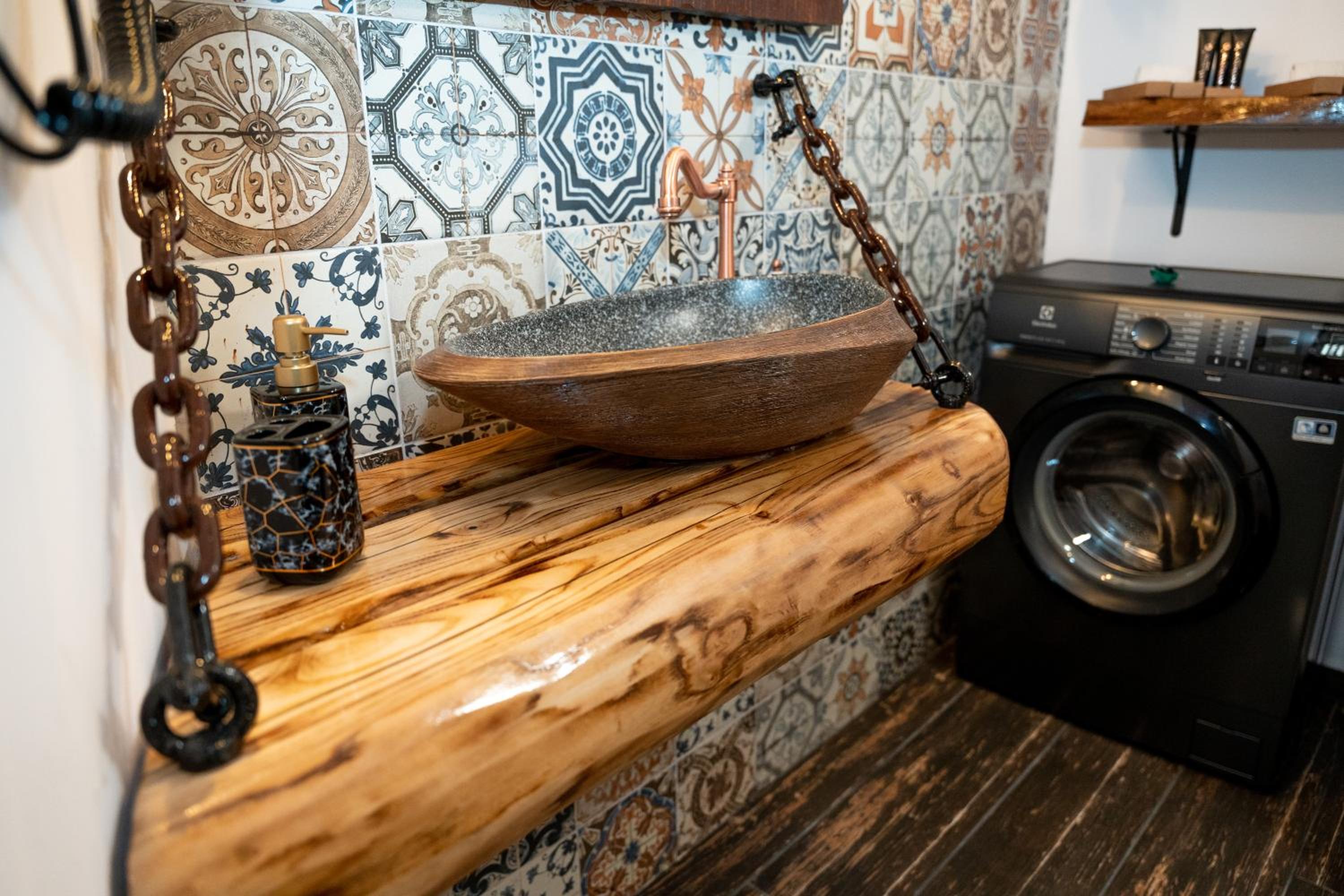 ONAR LUXURIES view 5