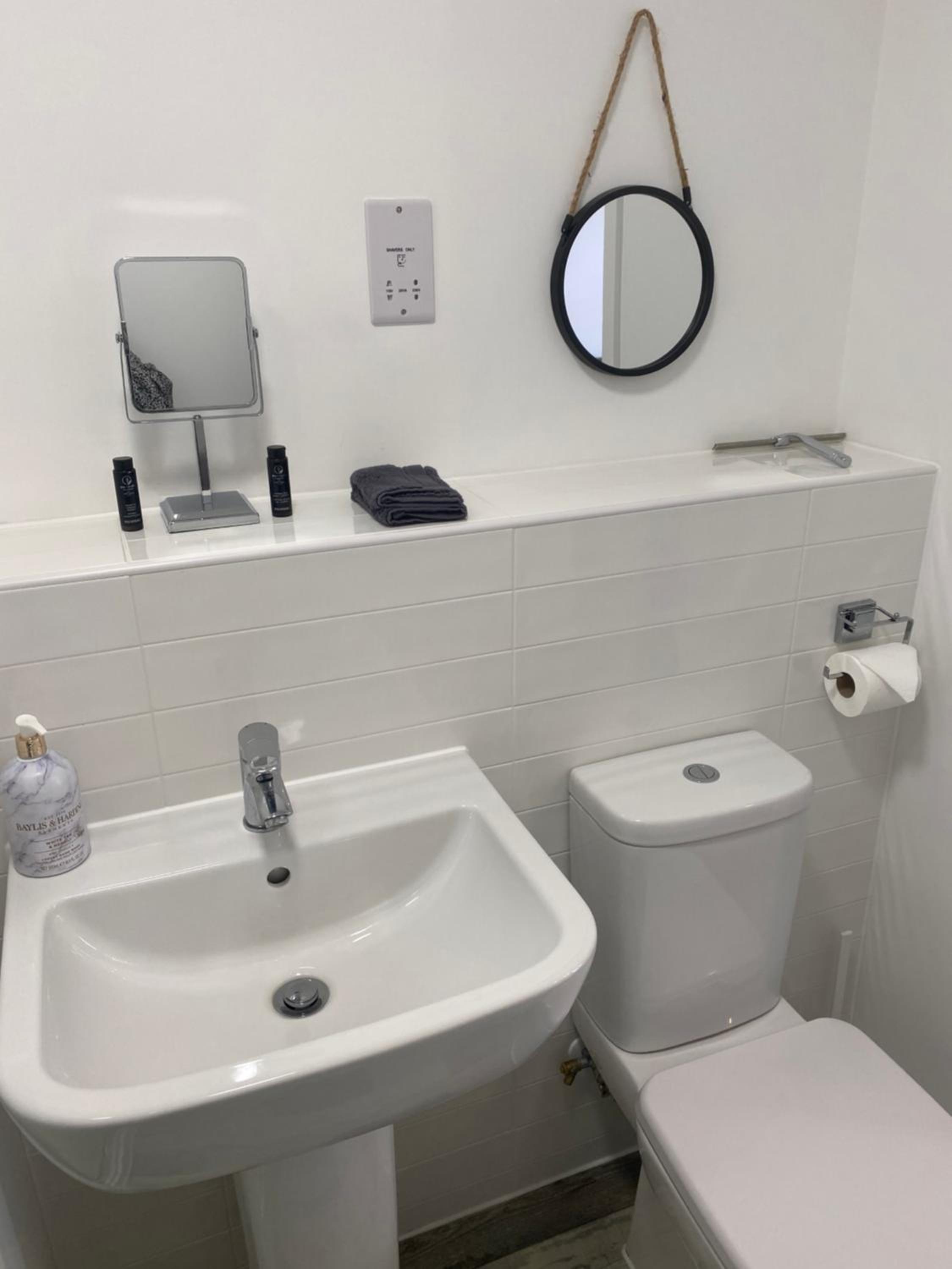 Peterborough Brand New City Center Apartment 2 Bedroom 2 bath apartment free parking contractors welcome