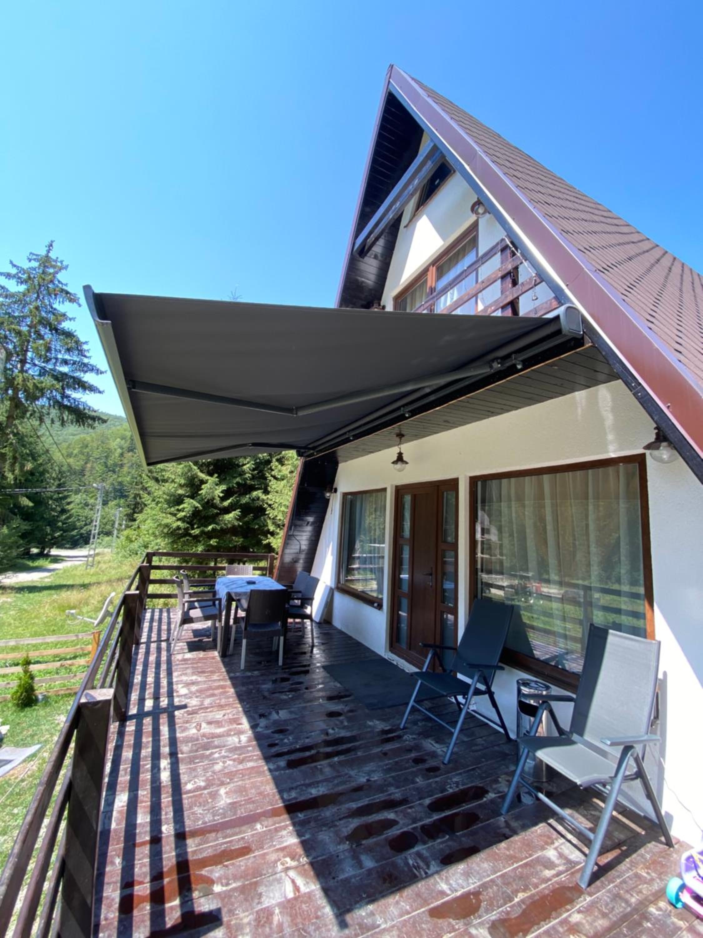 Cabana dintre Munți view 2