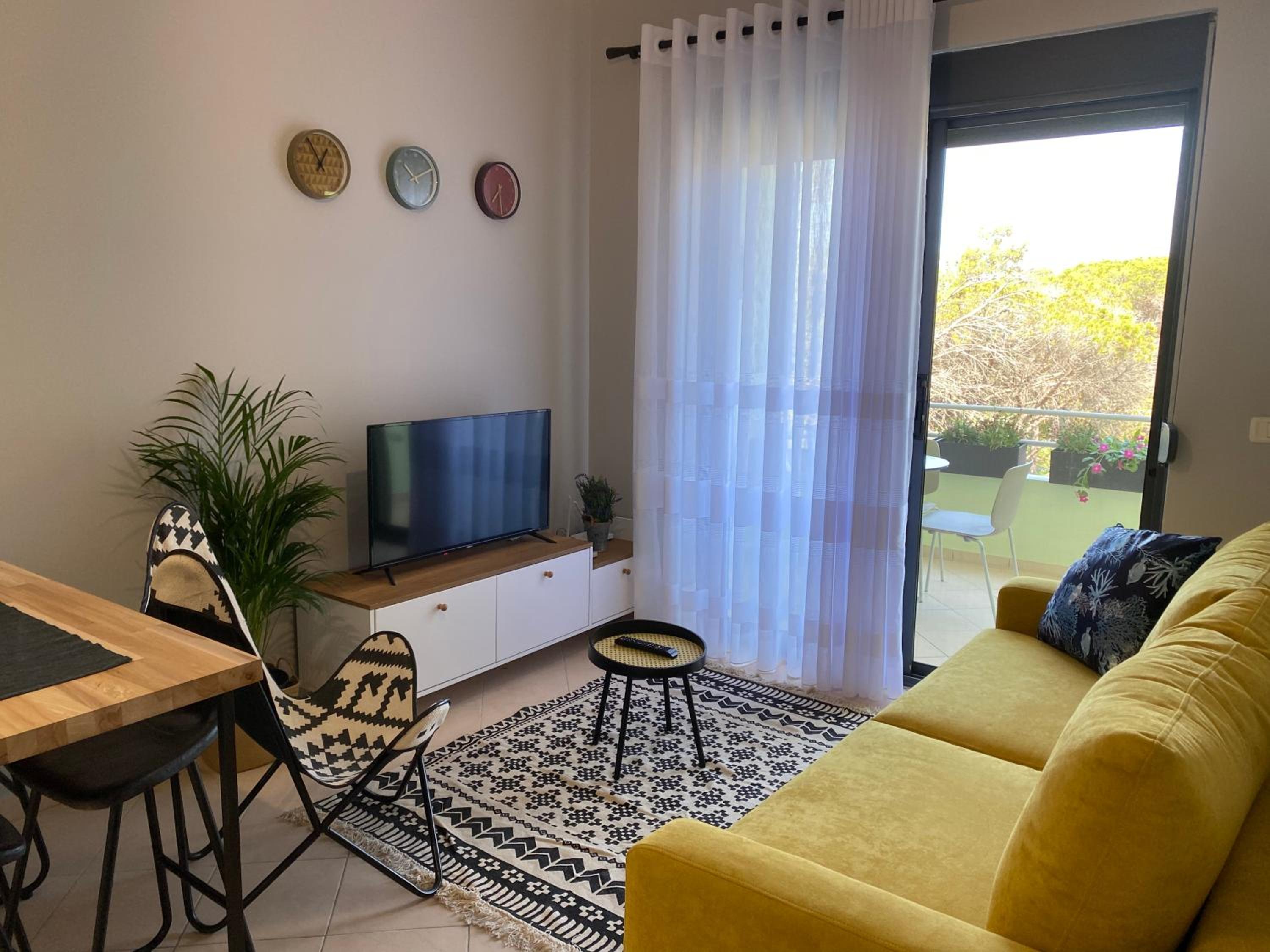 Cheerful 2-bedroom apartment in Golem