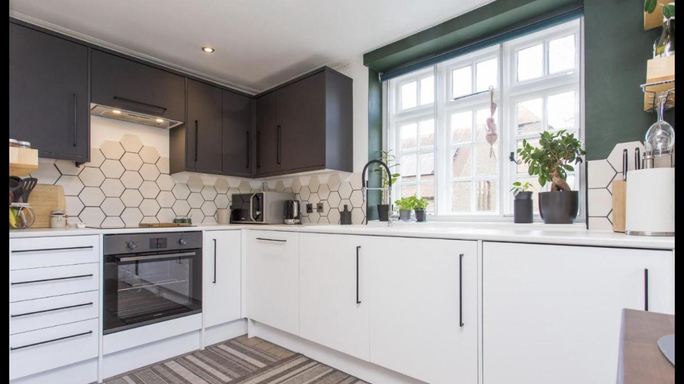 Grand Apartment in Historic Building with Free Parking view 4