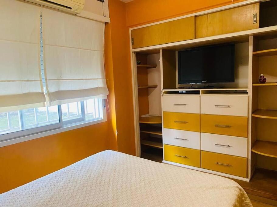 Departamento de 2 dormitorios todos los servicios incluidos aire acondicionado en todos los ambientes TV WiFi excelente ubicación INCLUYE cochera