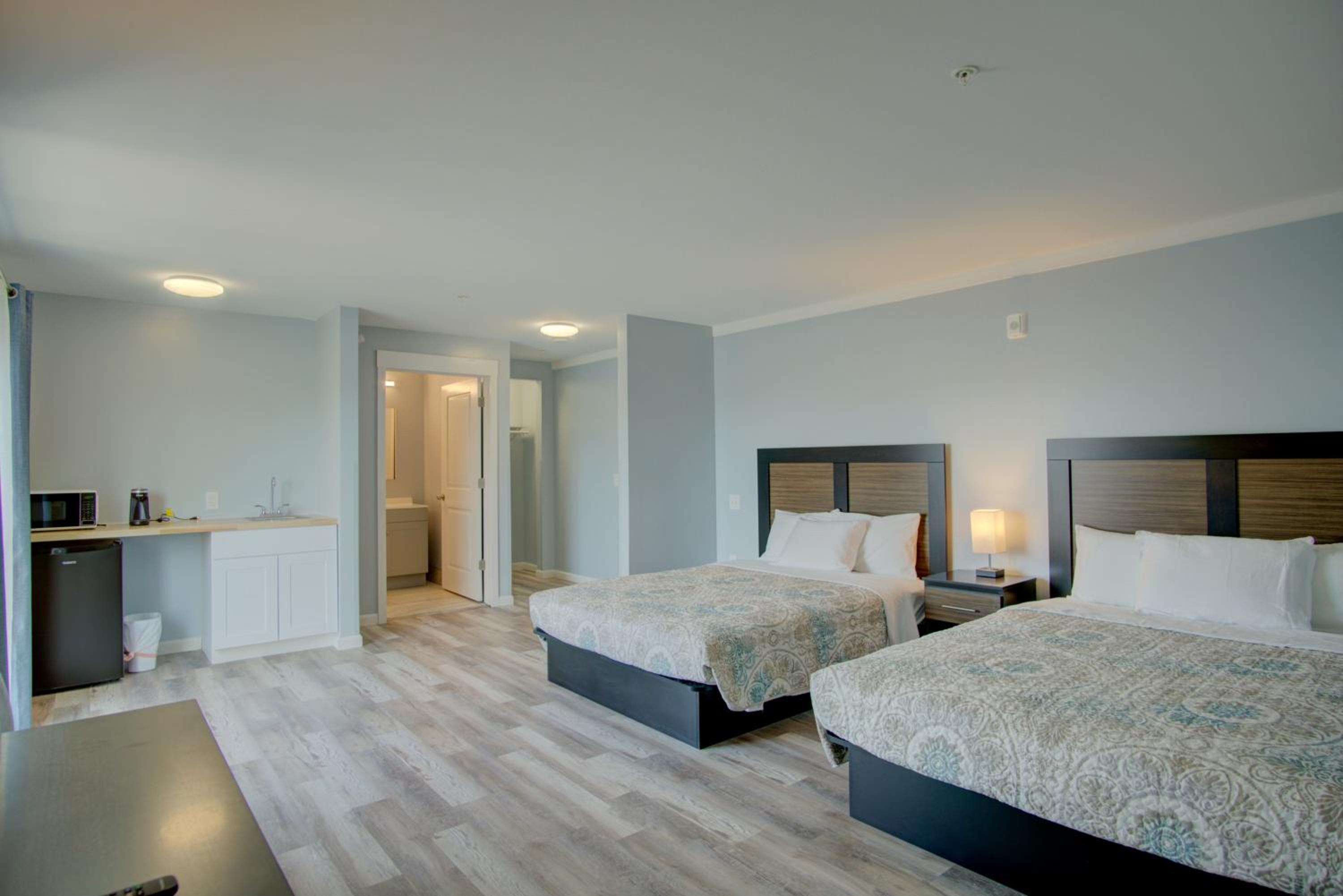 Dhimas Bayview Suites view 3