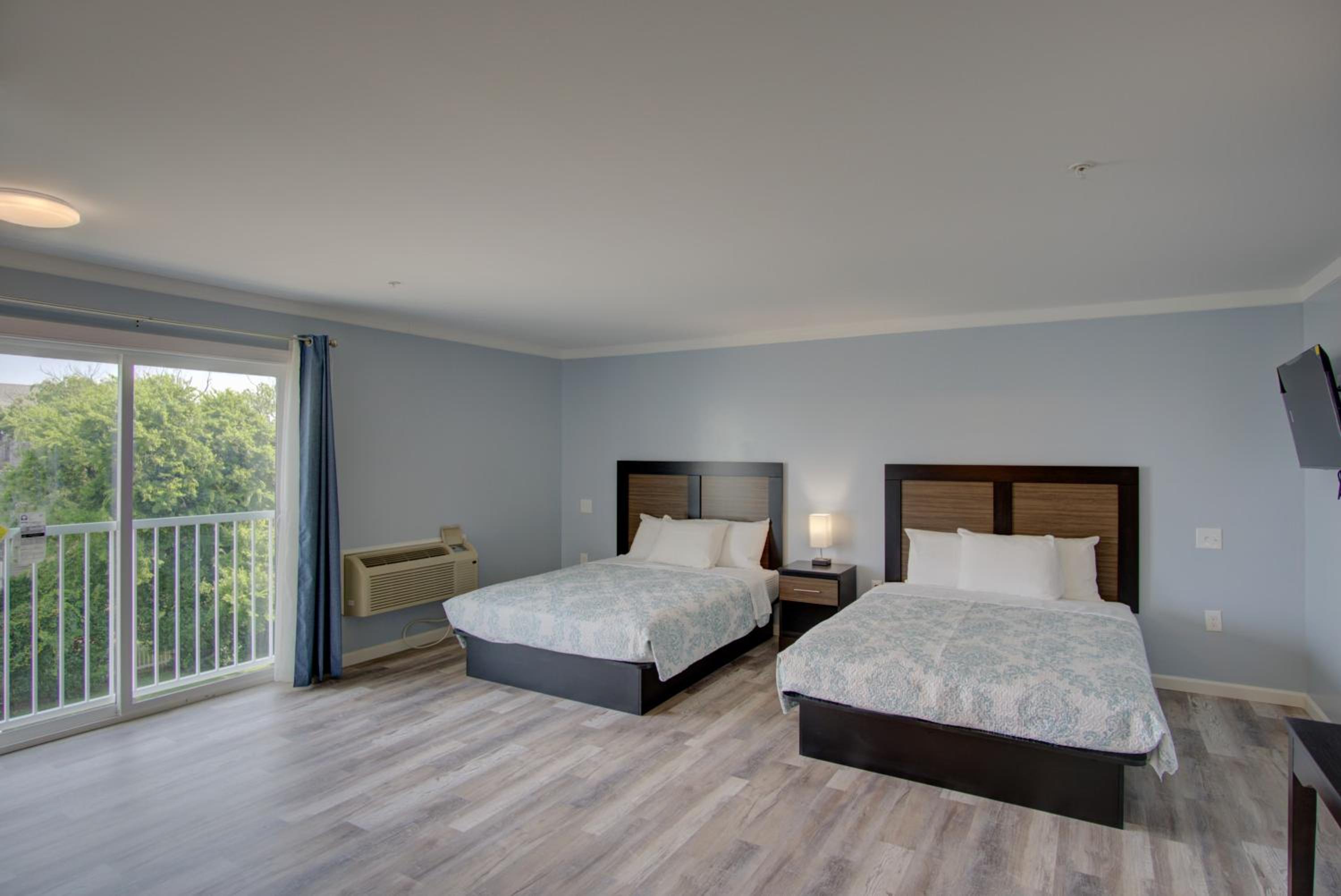Dhimas Bayview Suites view 4