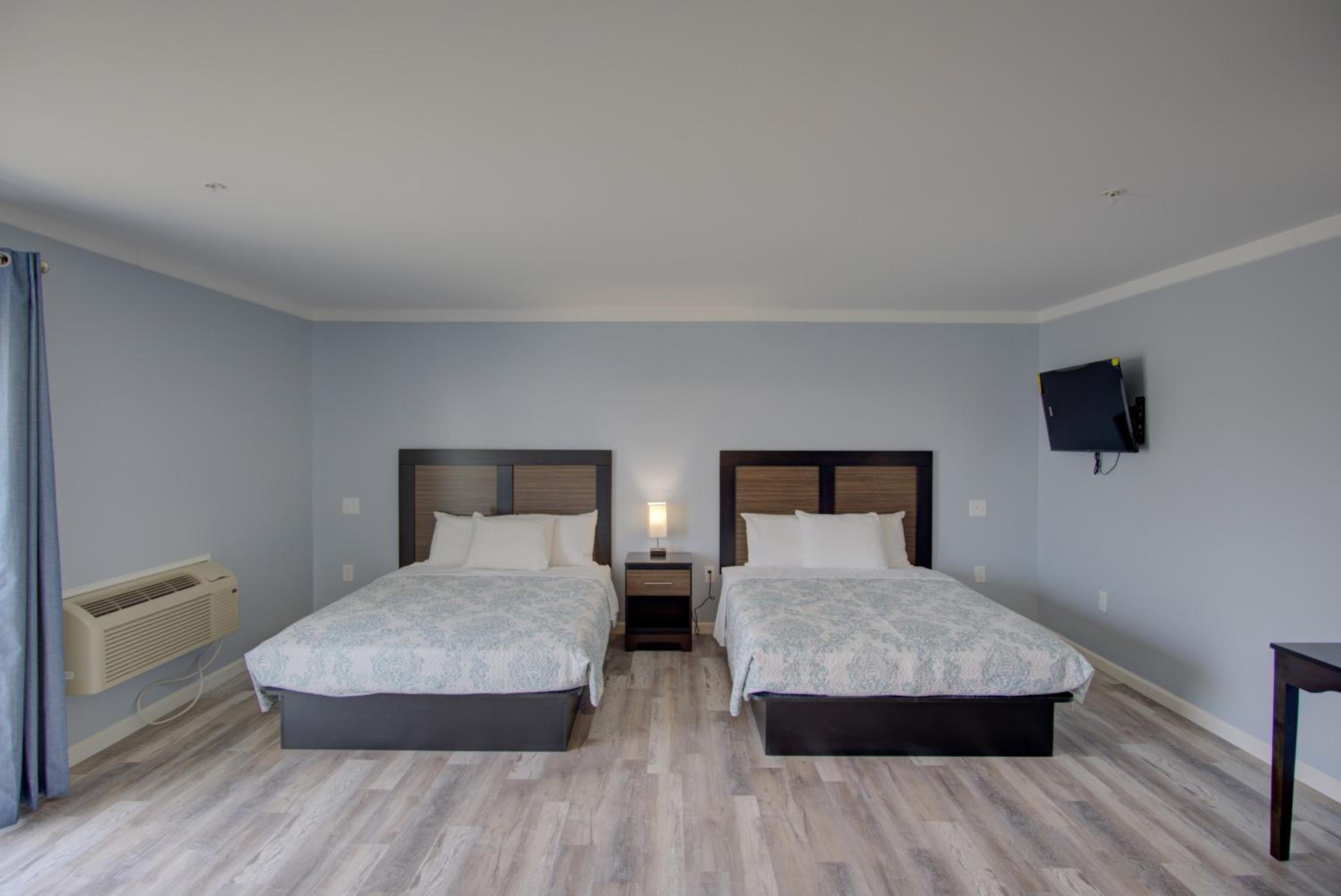 Dhimas Bayview Suites view 5