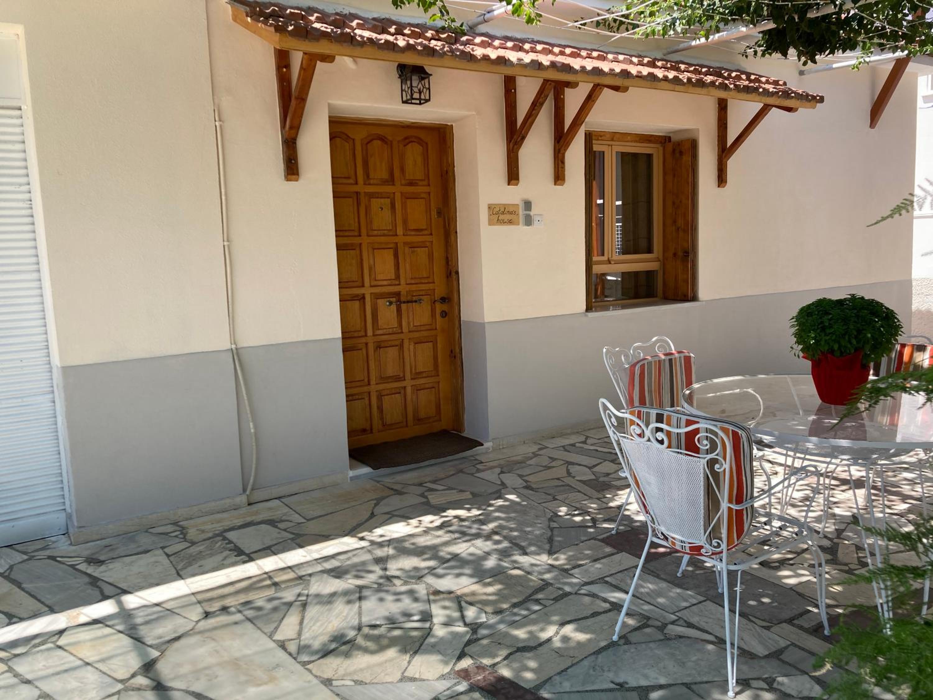 Catalina's house -Μικρή εξοχική κατοικία με αυλή & parking view 2