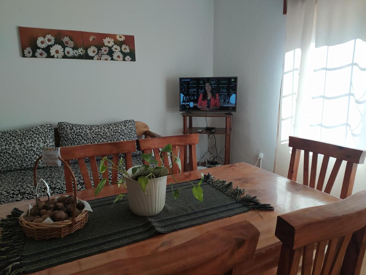 CHALET NATURALEZA - Villa Rumipal - Córdoba - A 50 mts del Lago - Vista al Lago