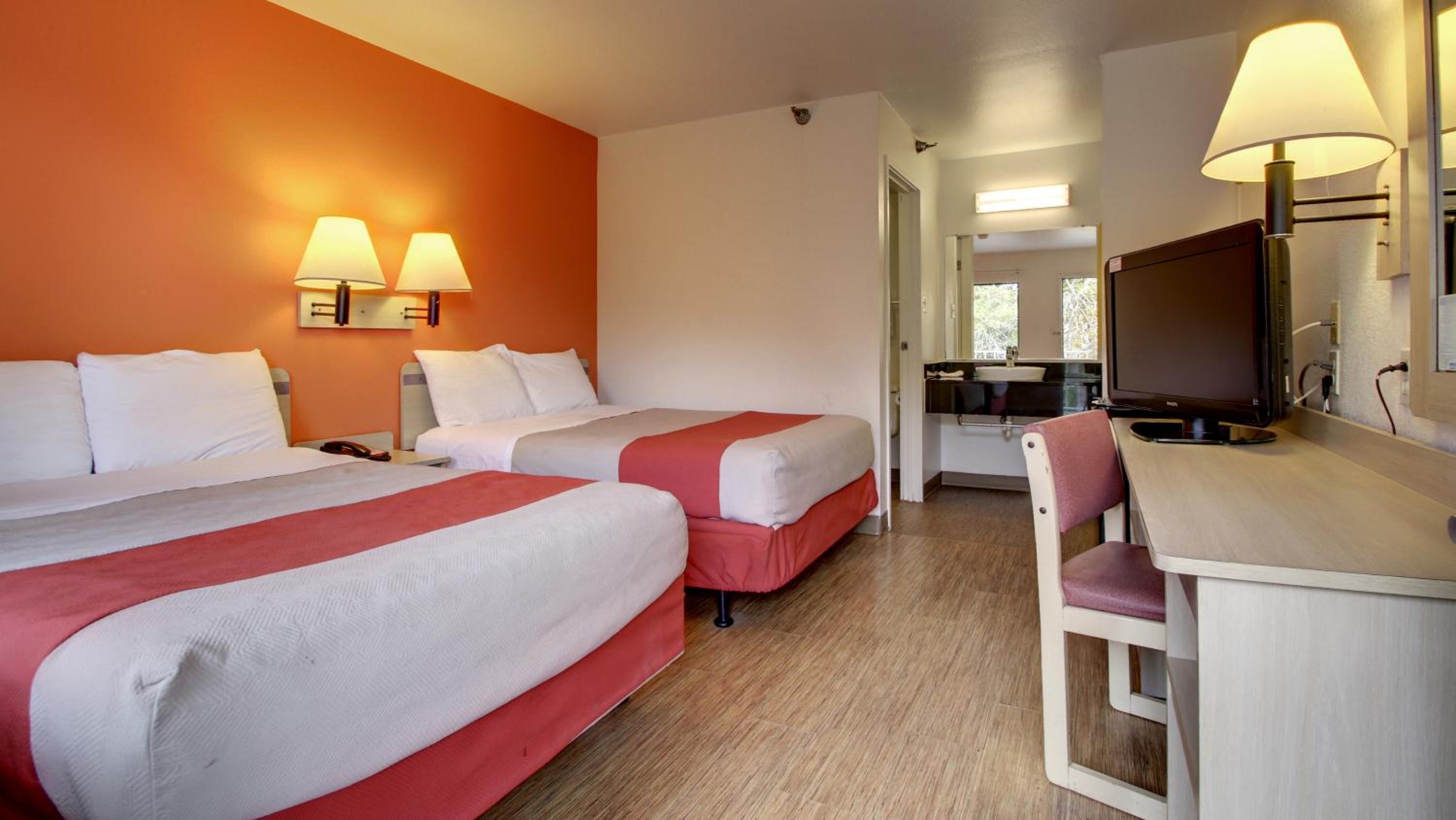 Motel 6-Des Moines, IA - North