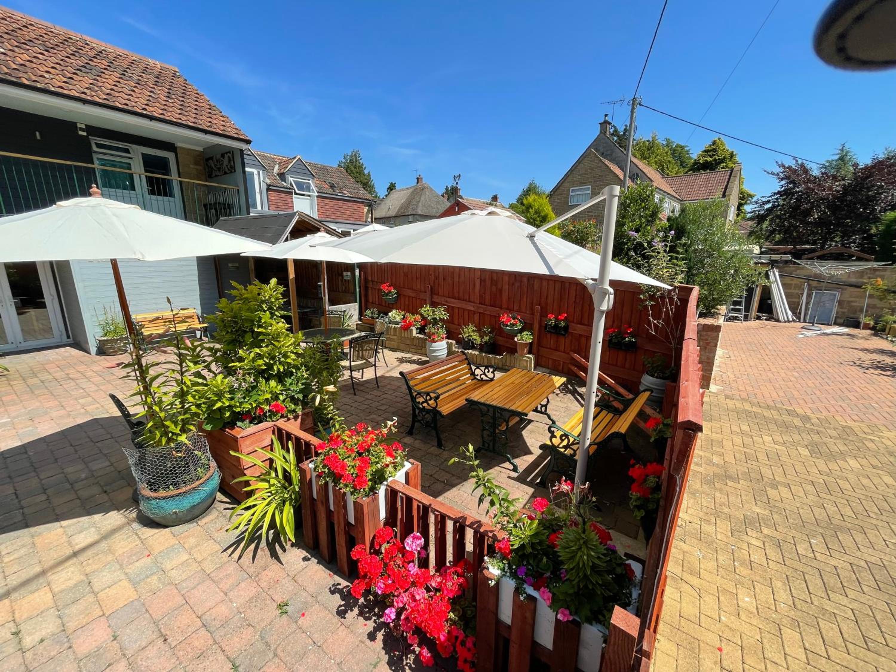 Parrett Hotel