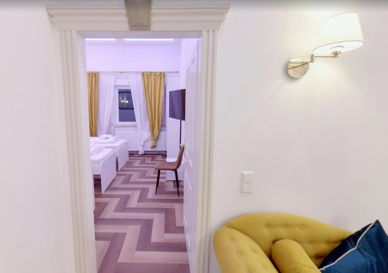 Hevals Palace