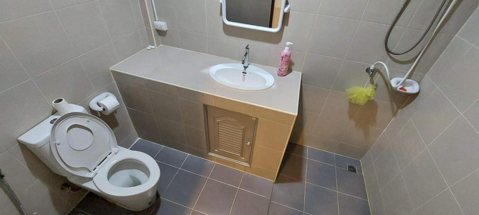 P & T Guesthouse