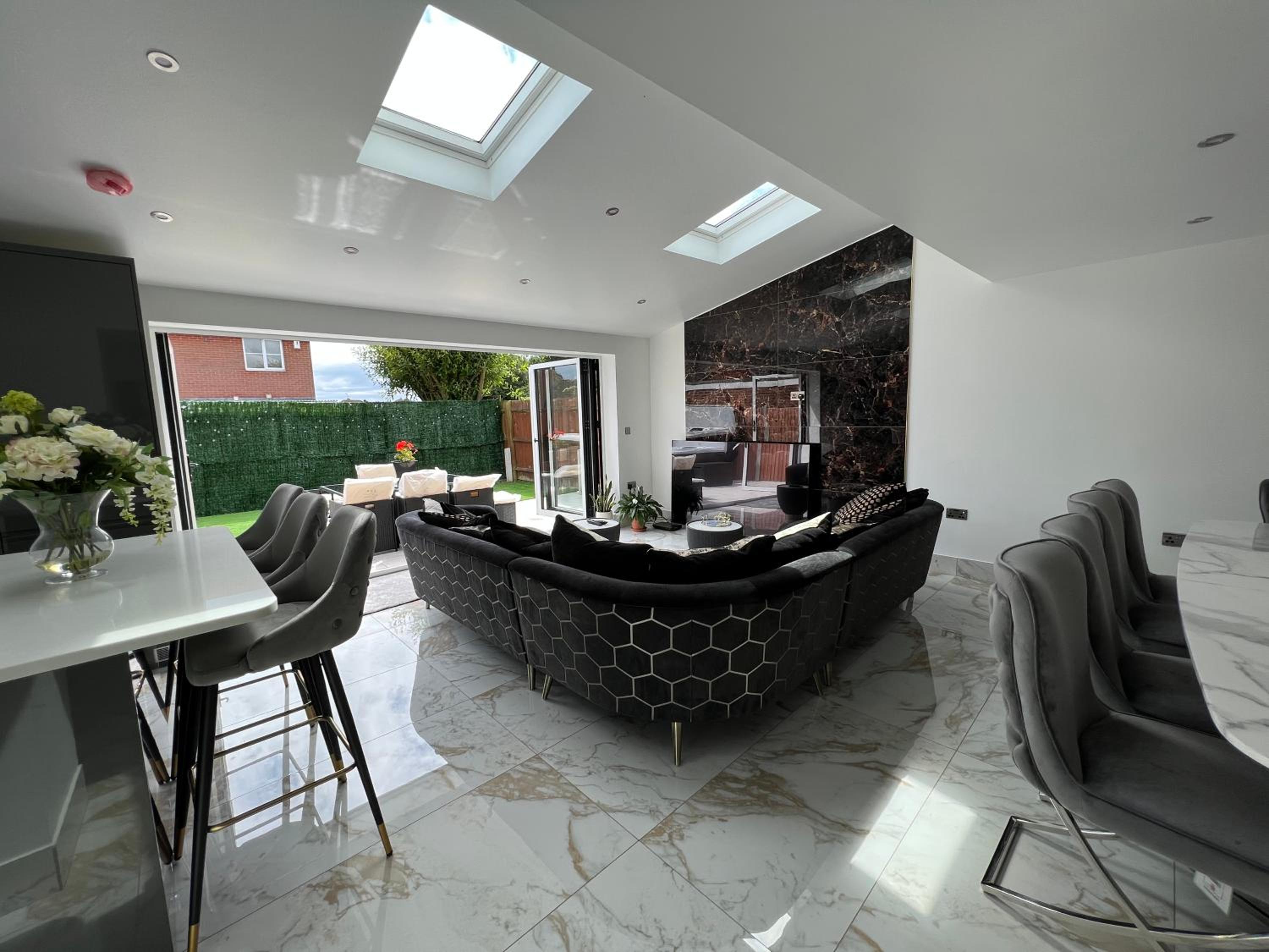 Luxury 4 bedroom Retreat; with hot tub & parking view 2