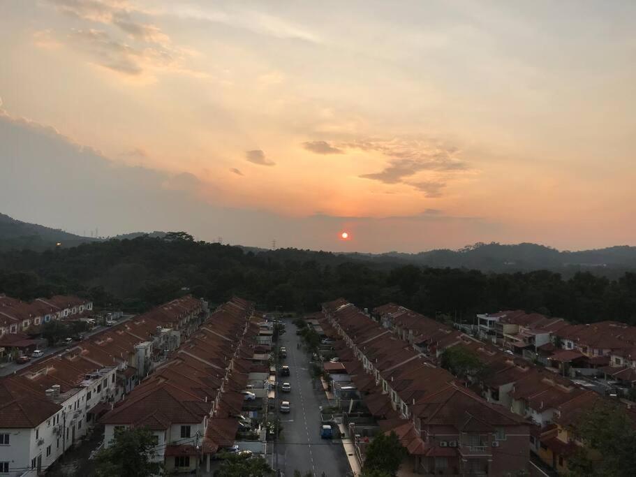 3 scenic air cond bedrooms, near Bandar Rawang photo 5
