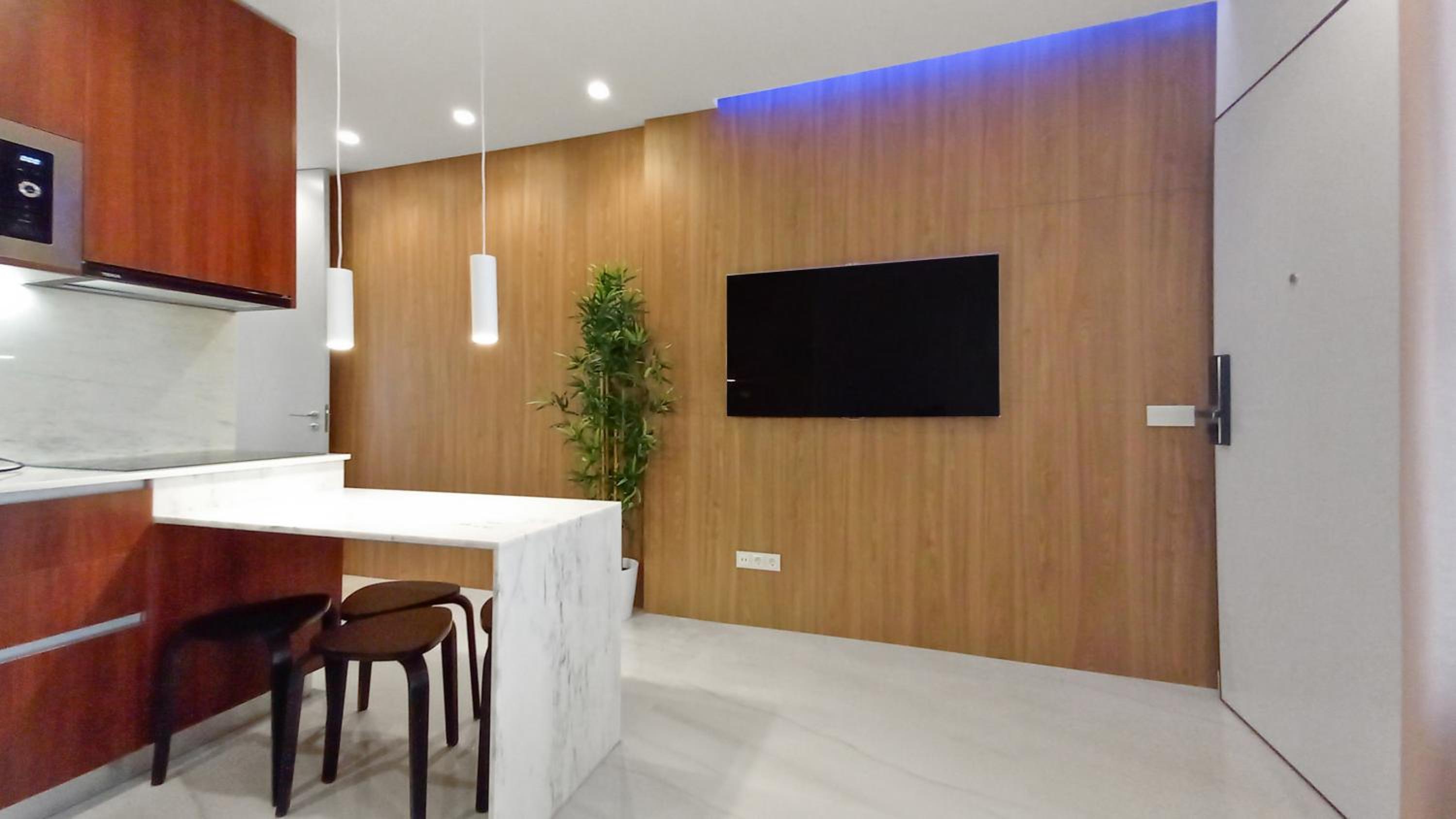 Seven Seas Apartments view 5